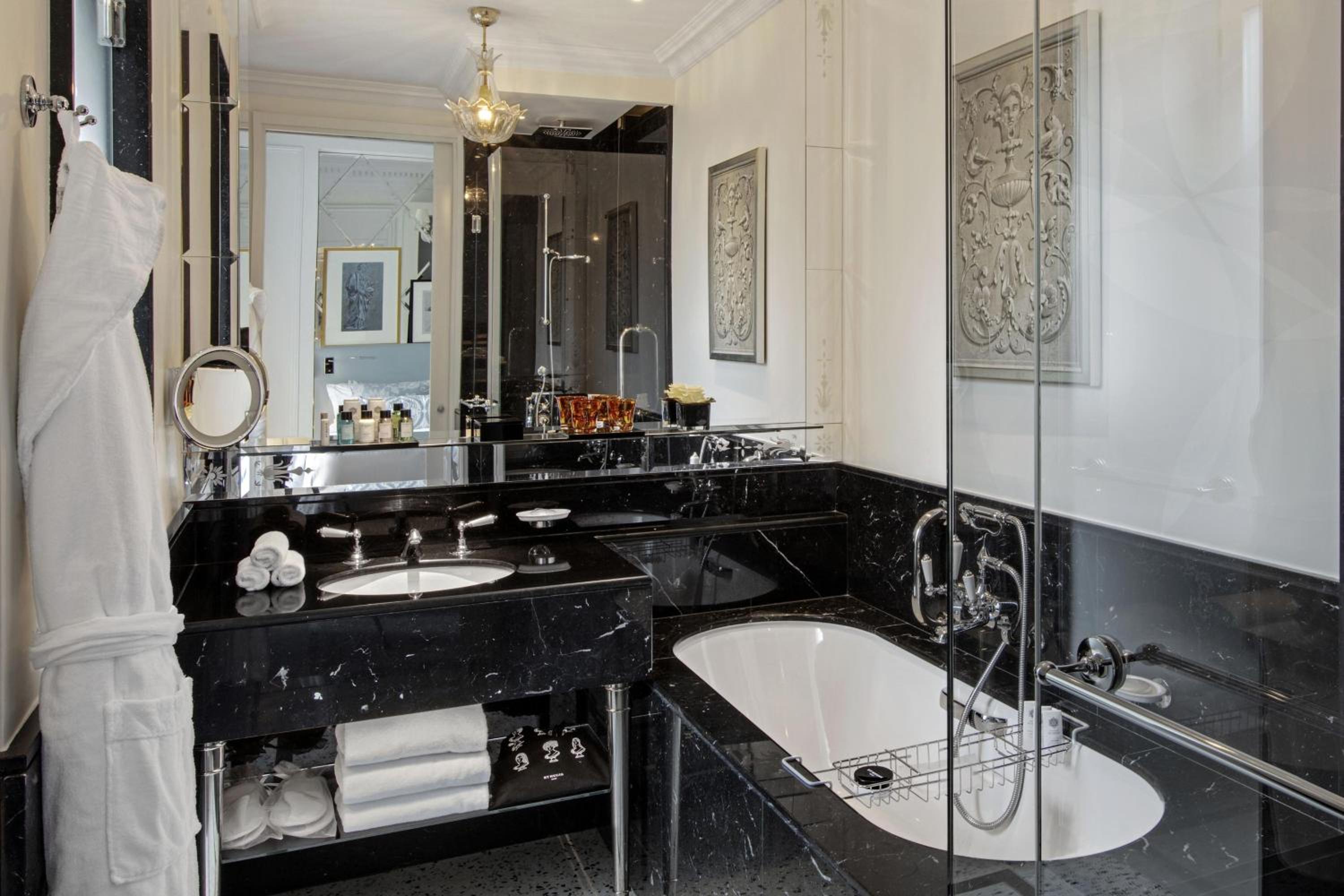 Deluxe Double Twin, Guest room, 2 Twin/Single Bed(s)