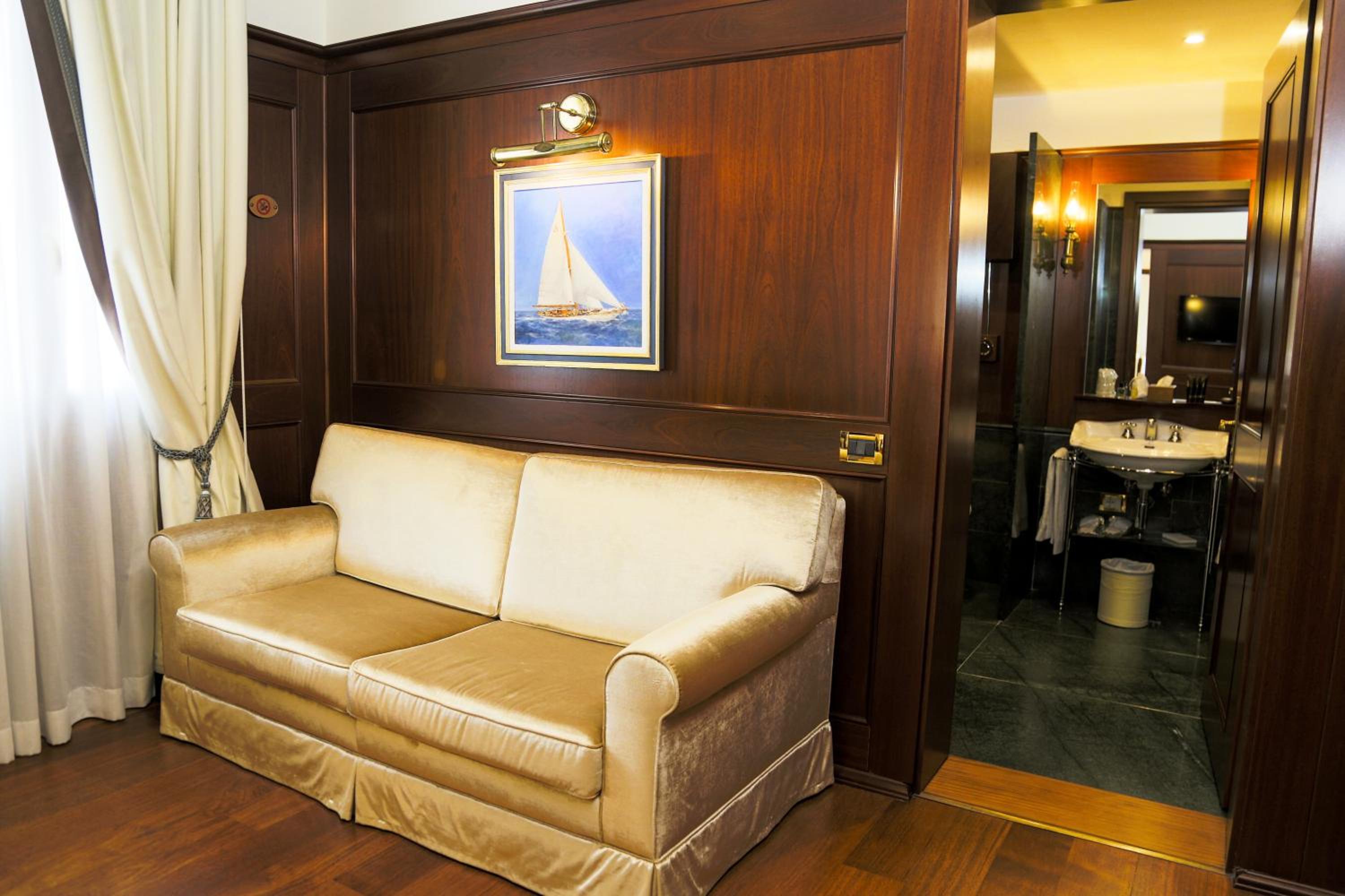 Junior Suite with Lagoon View