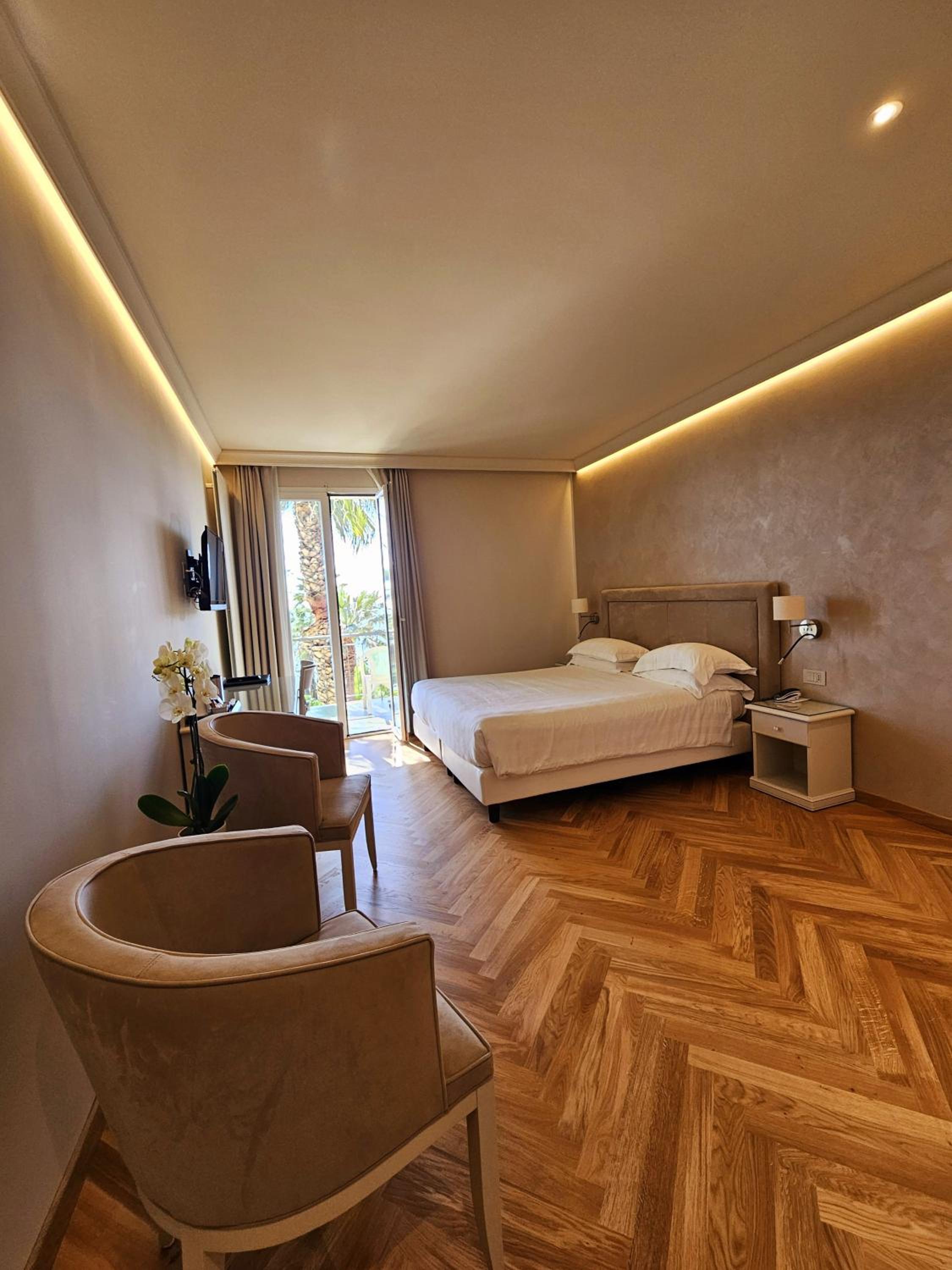 Deluxe Double Room with Sea Side 