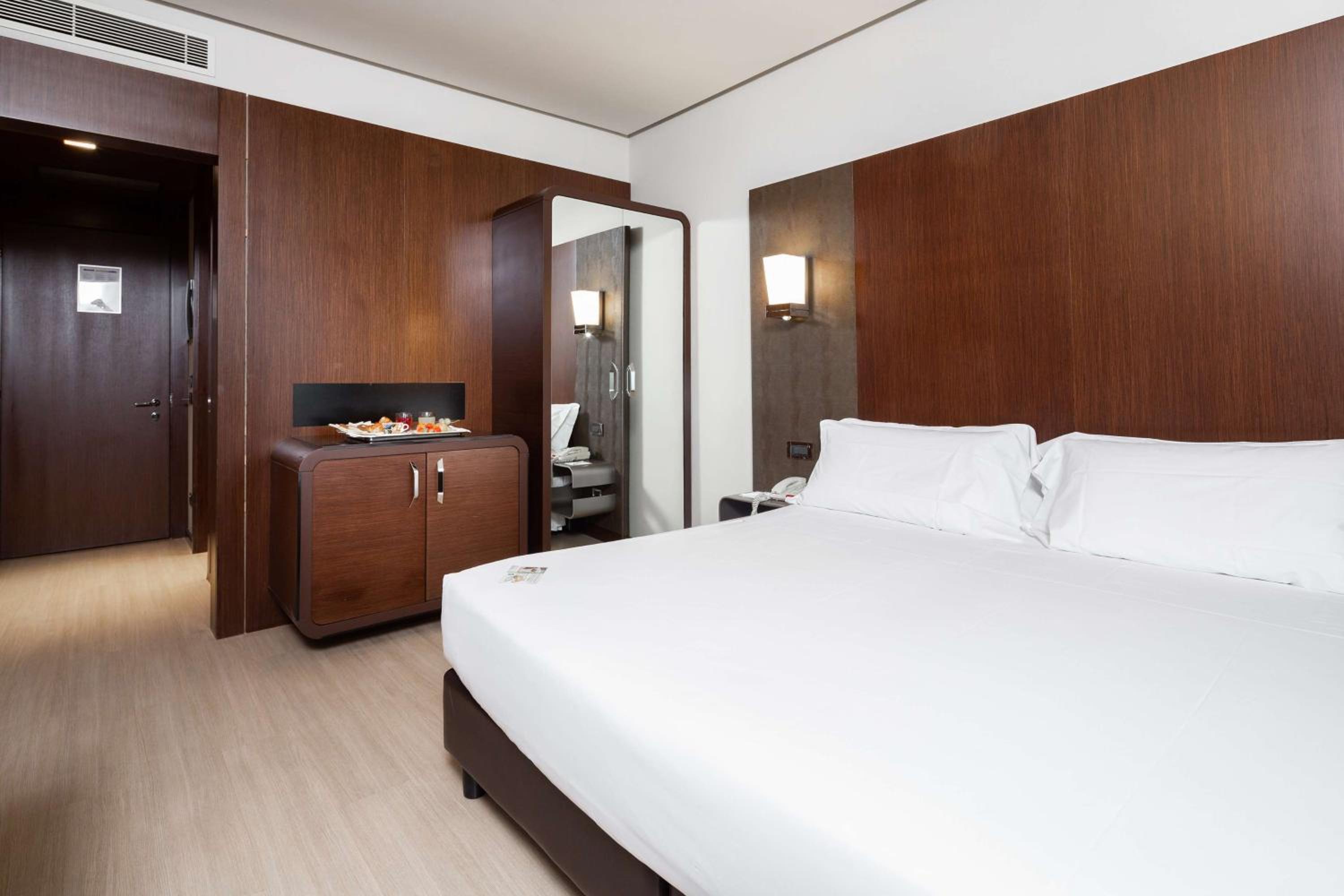 Standard King Room with Spa Access