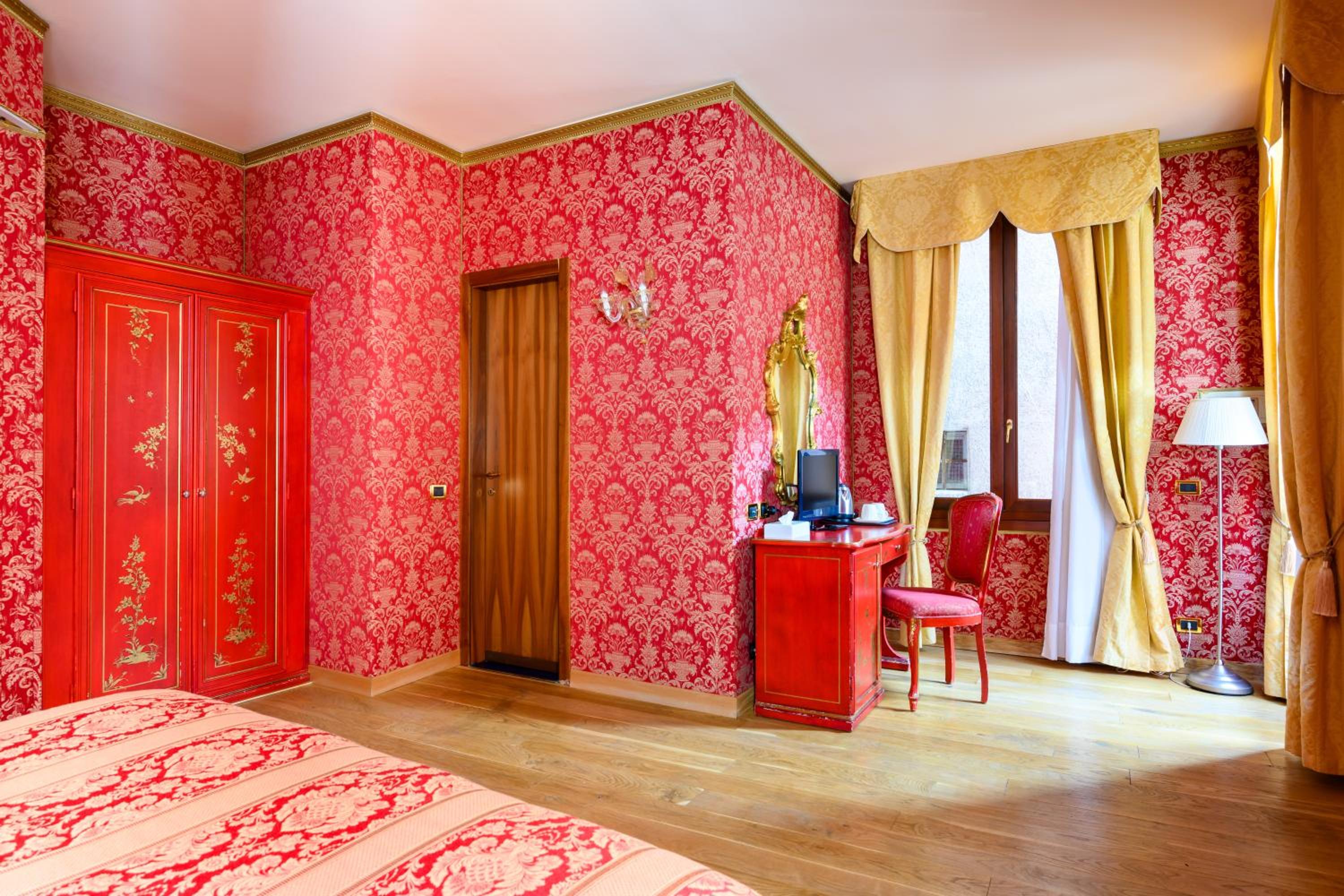 Junior Suite with Balcony and Canal View