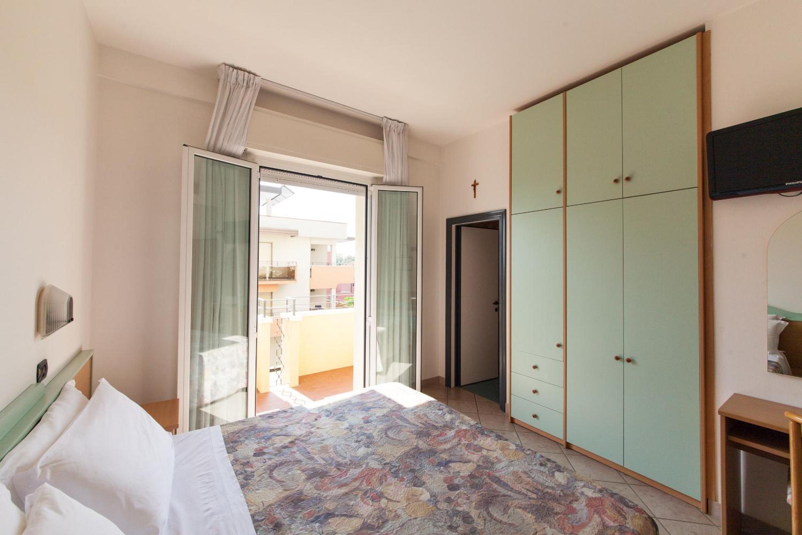 Double Room with Lateral Sea View