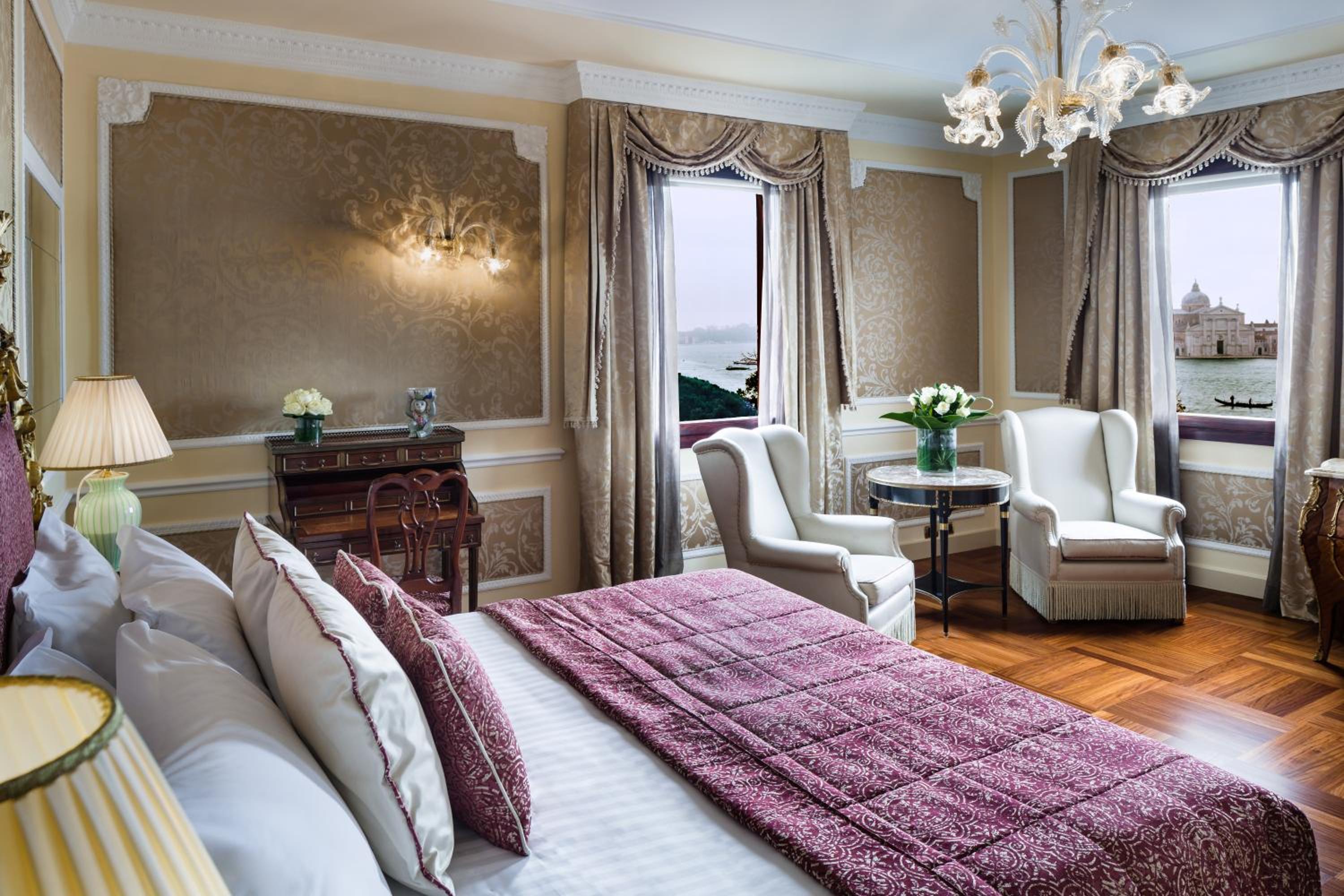 Junior Suite with Lagoon View