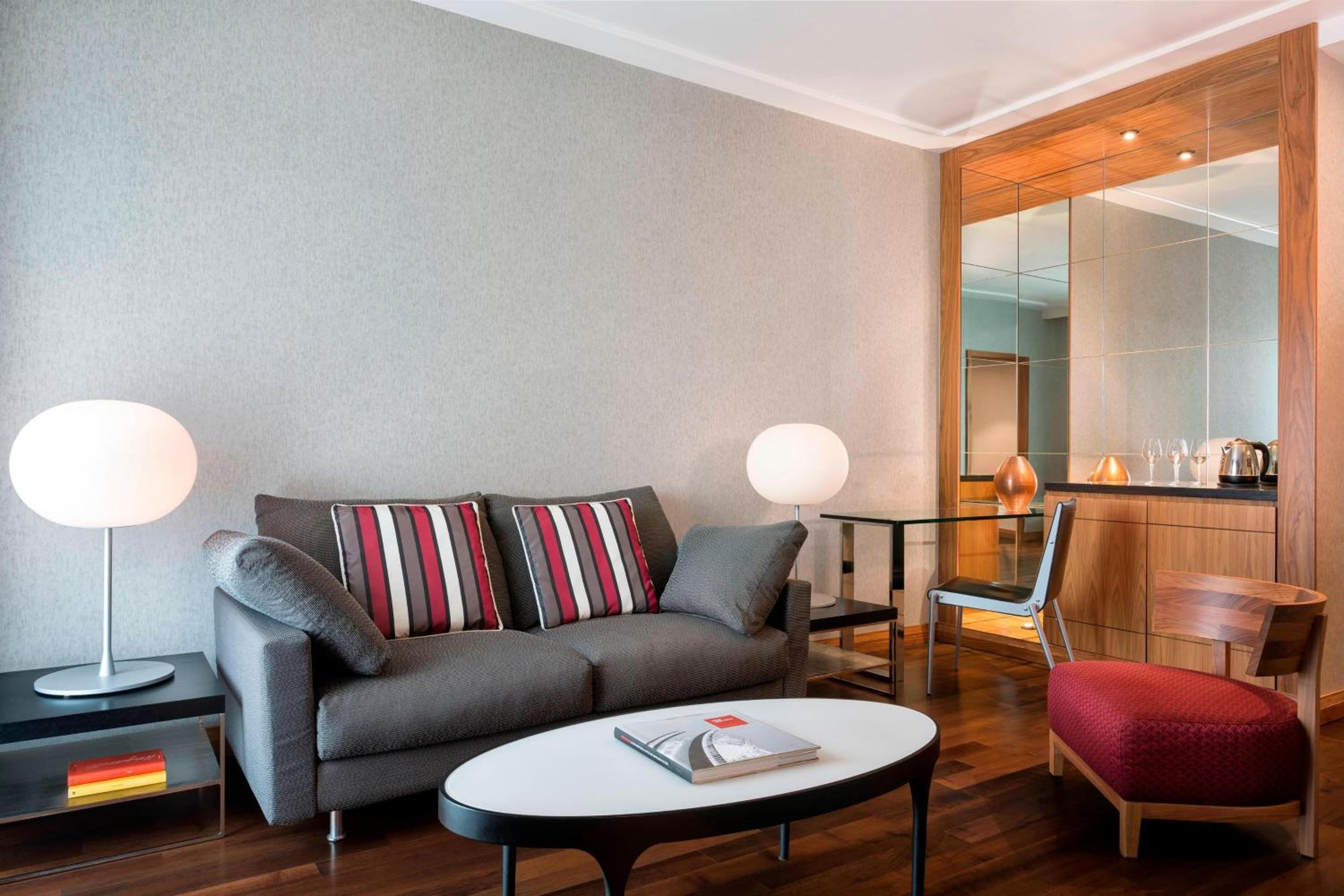 Terrace Suite, 1 Bedroom Larger Suite, 1 King, Sofa bed