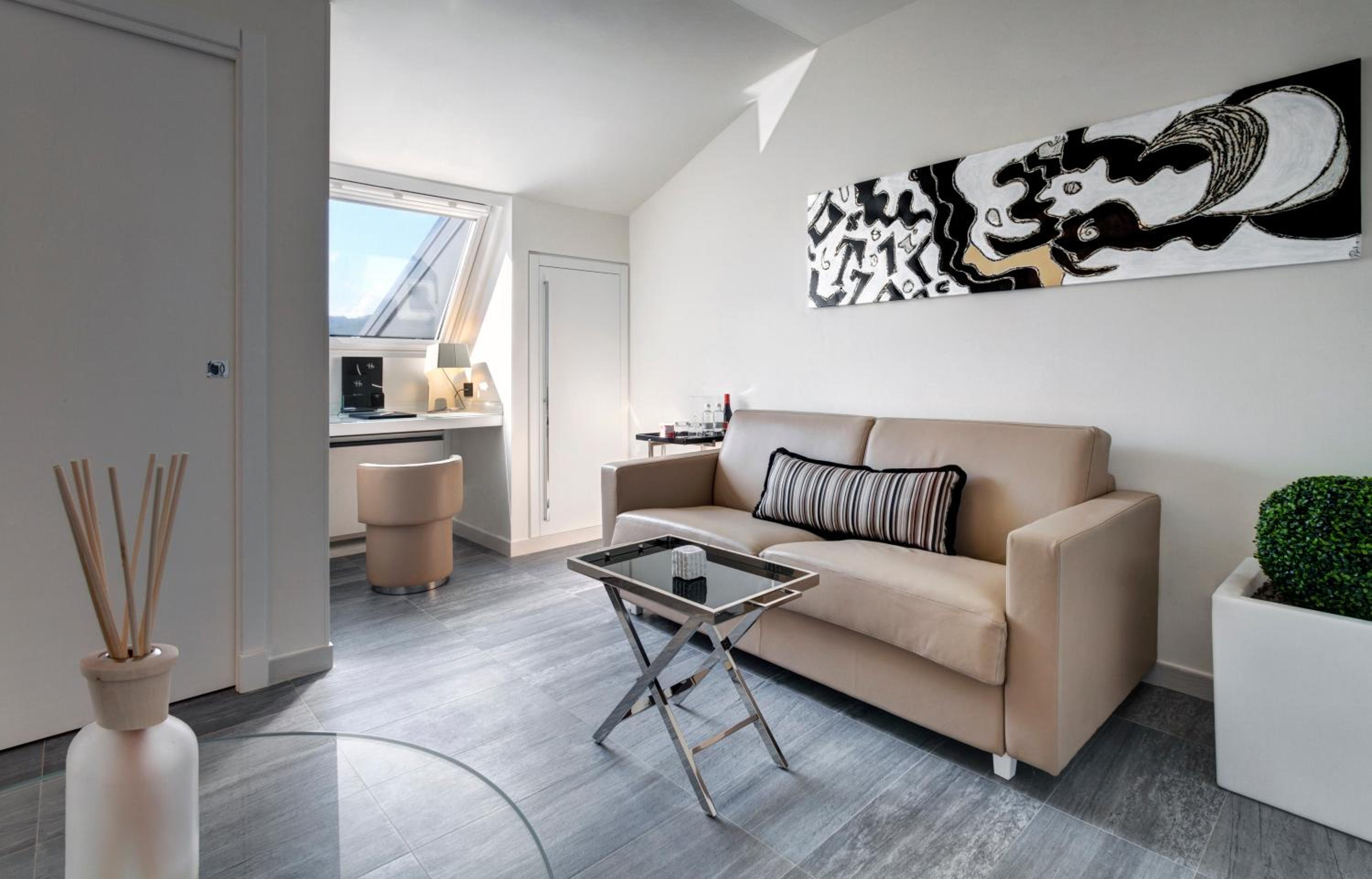 Suite with Spa Access - Attic