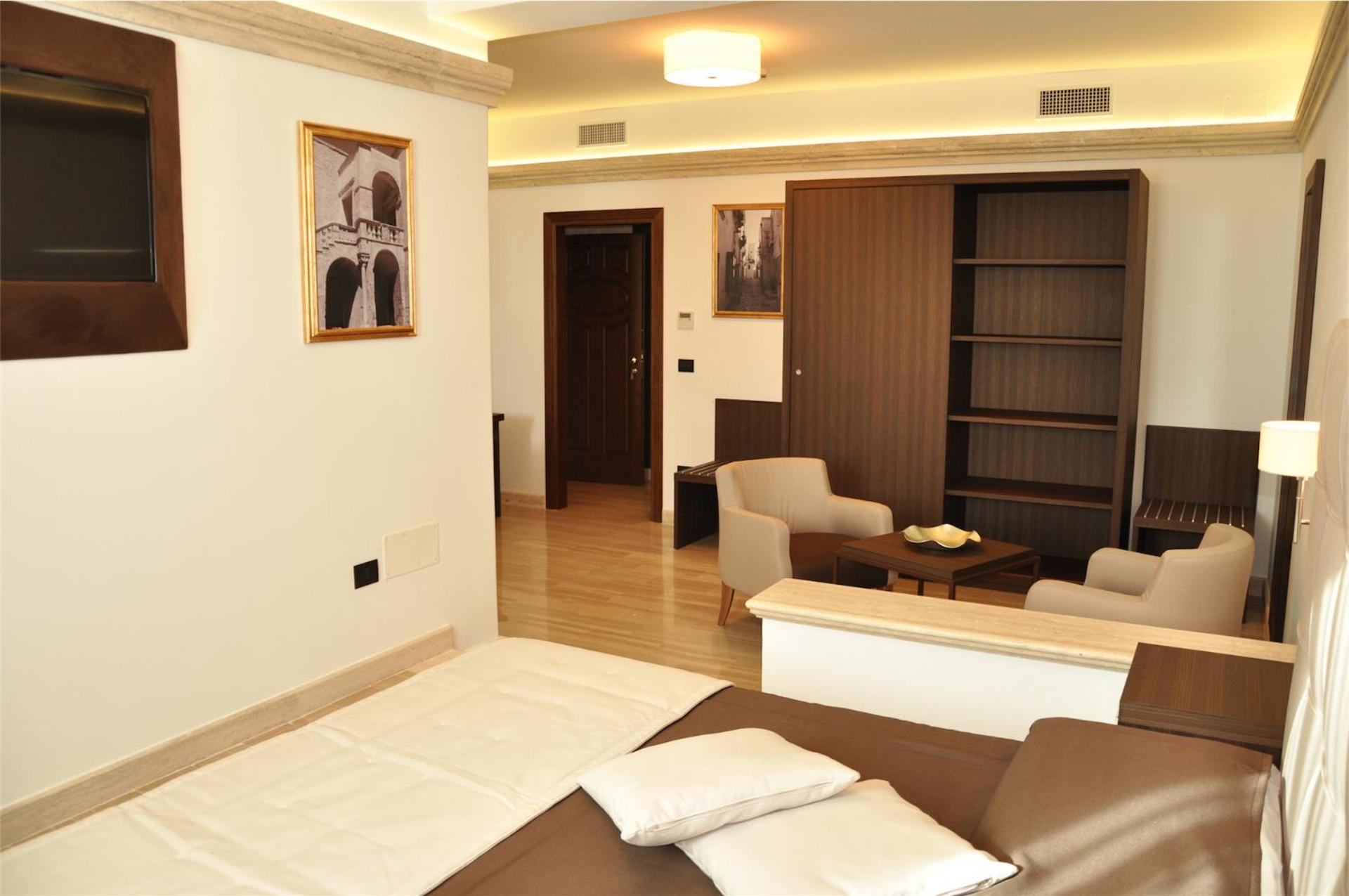 Deluxe Suite with Spa Bath