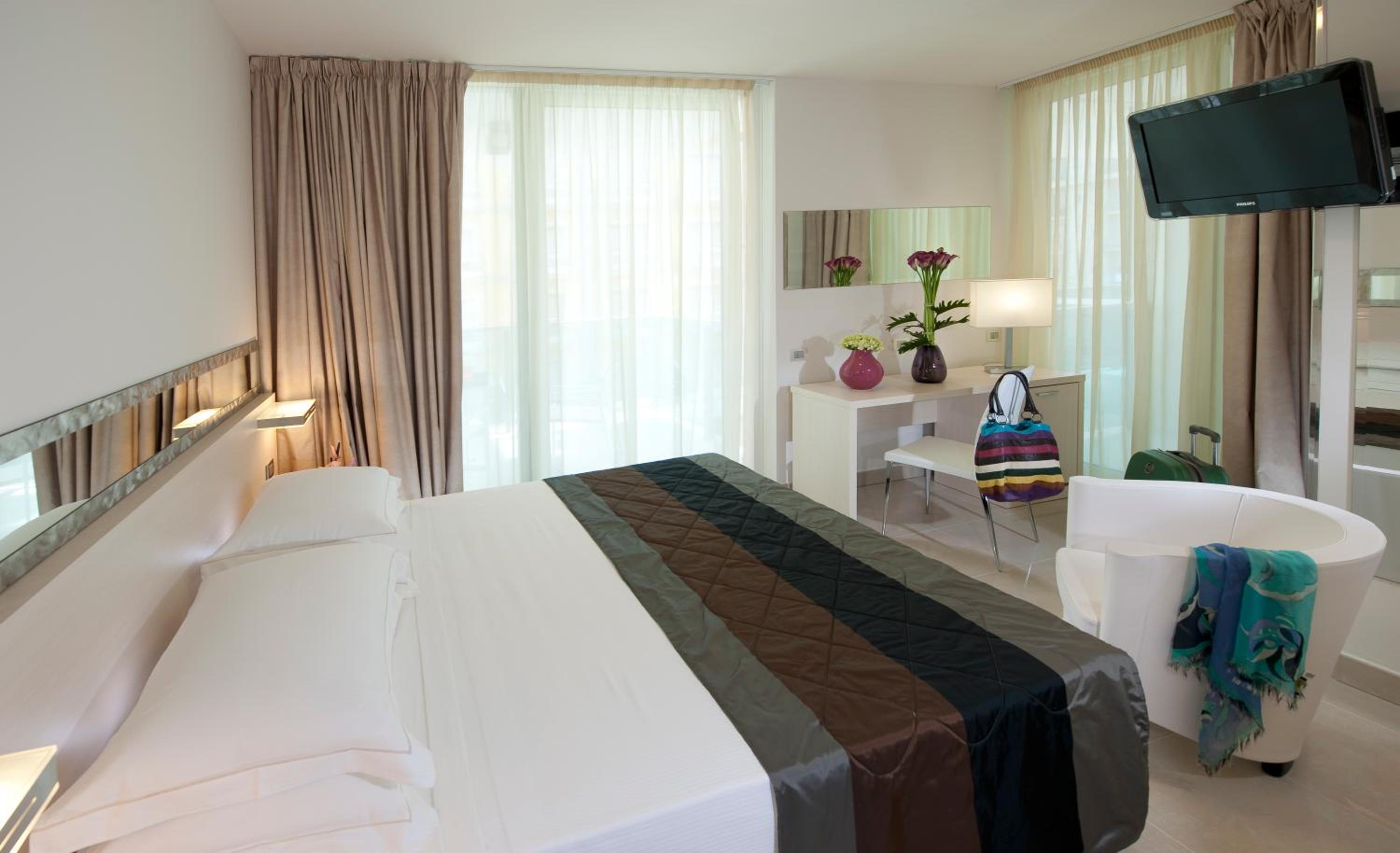 Classic Double Room with Balcony and Side Sea View