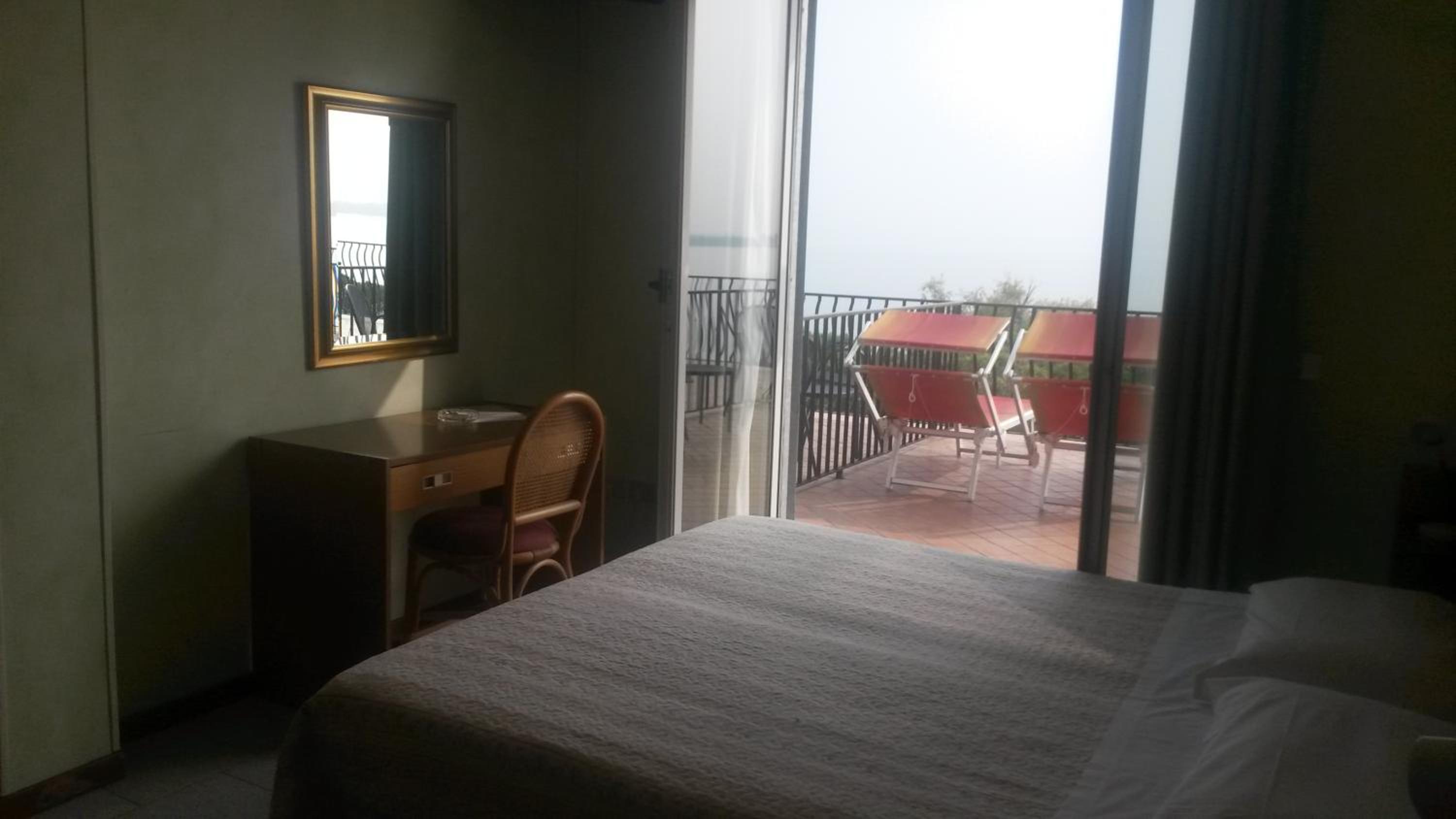 Double or Twin Room with Lake View