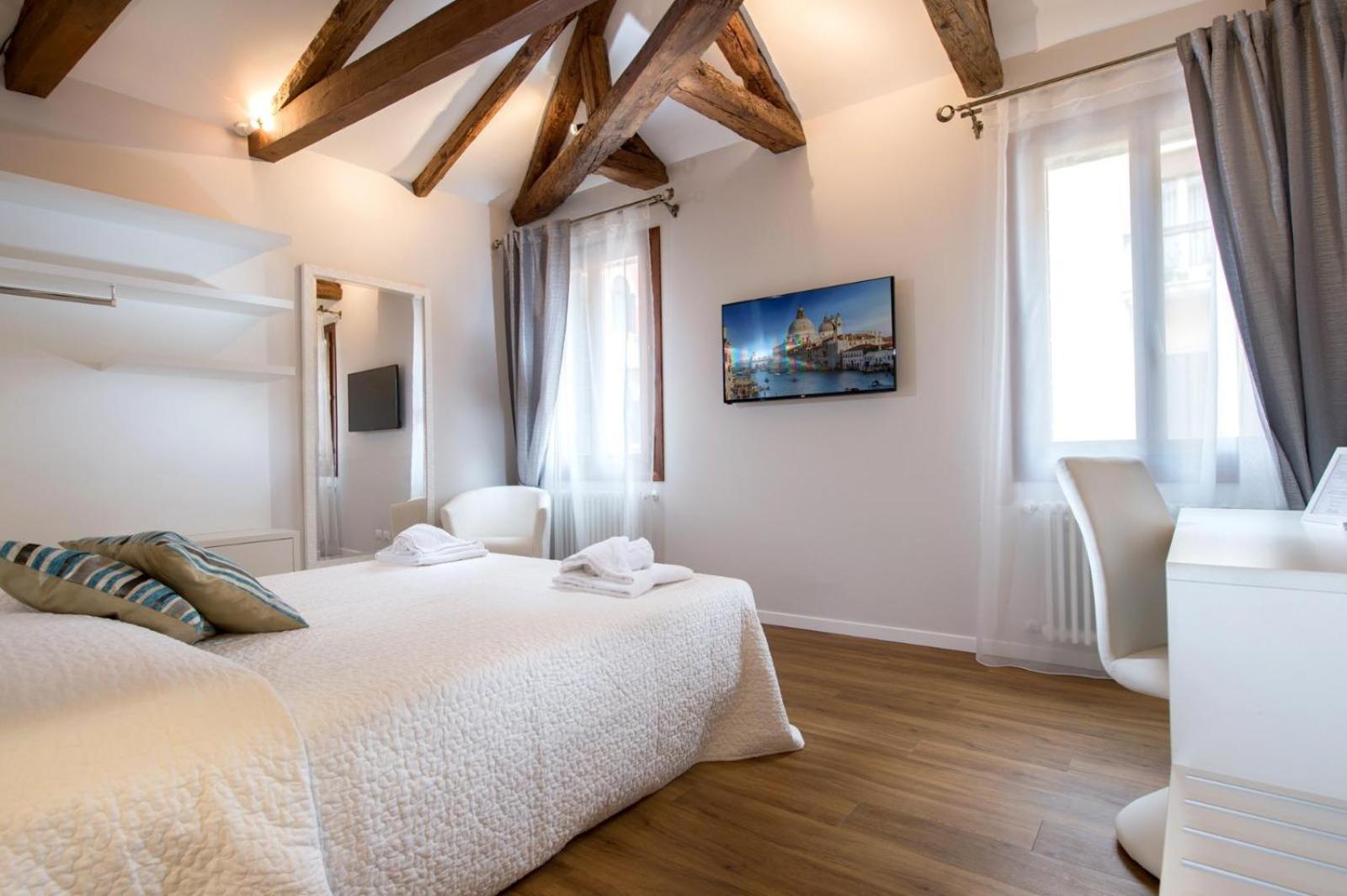 Double Room - Separate Building (no kitchen)