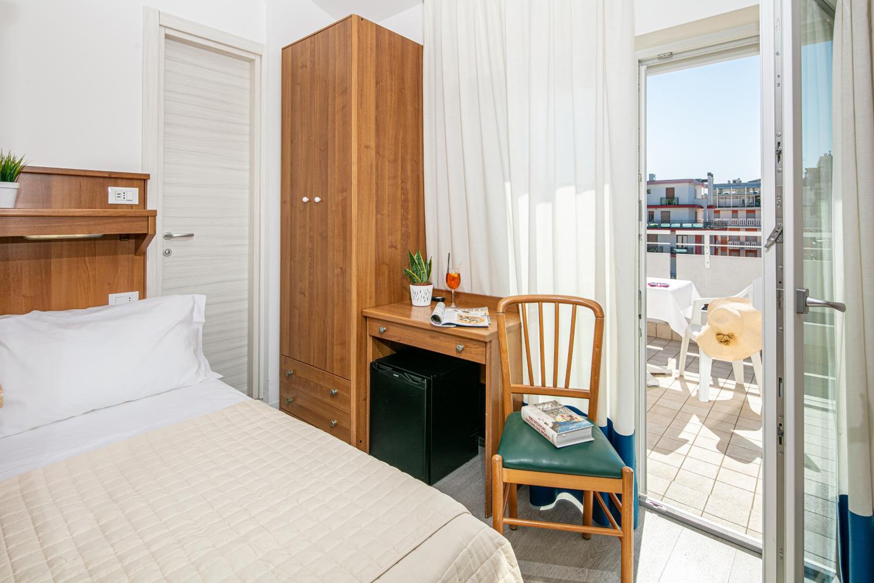 Standard Double Or Twin Room With Terrace