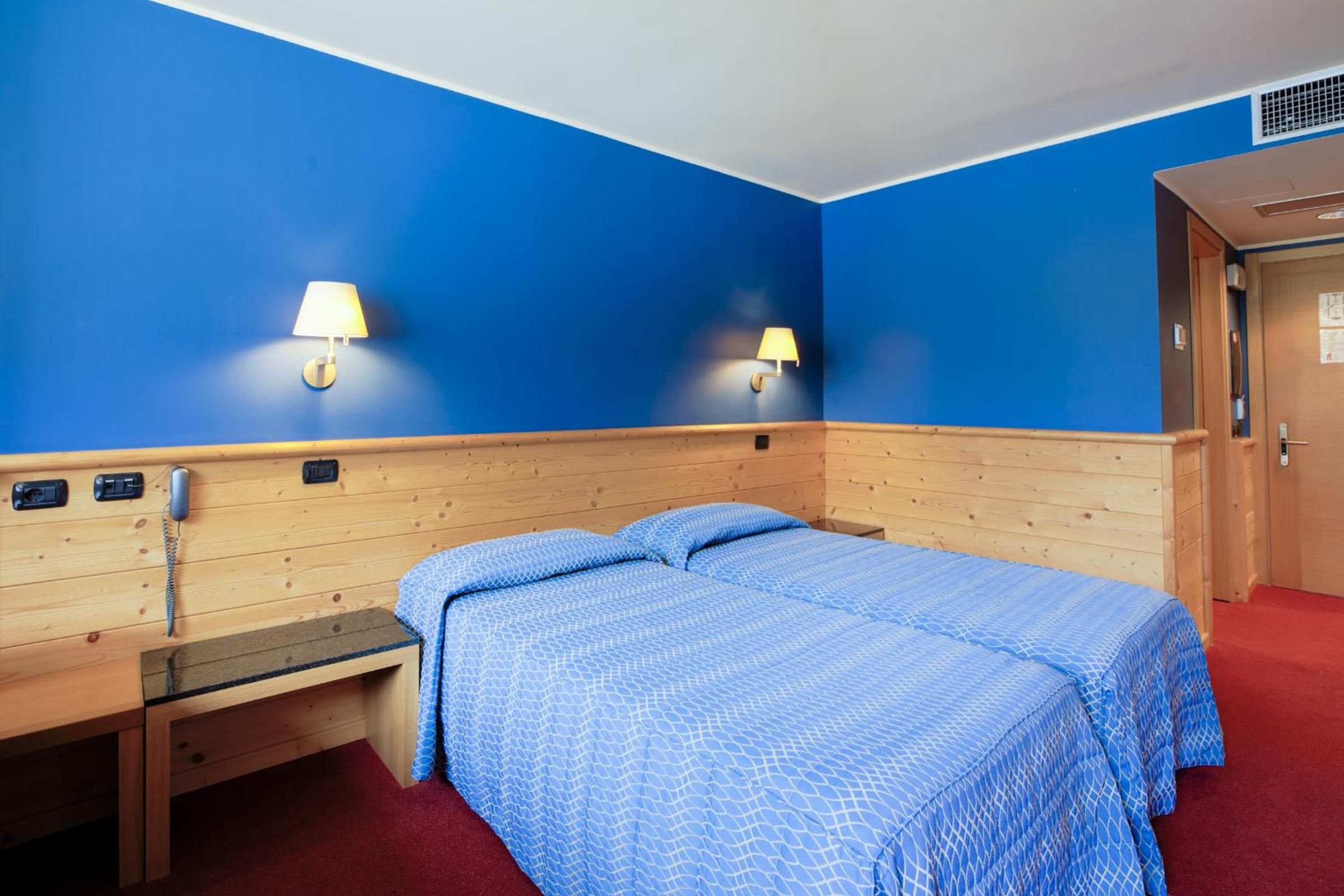 Twin Room with Balcony and Mountain View
