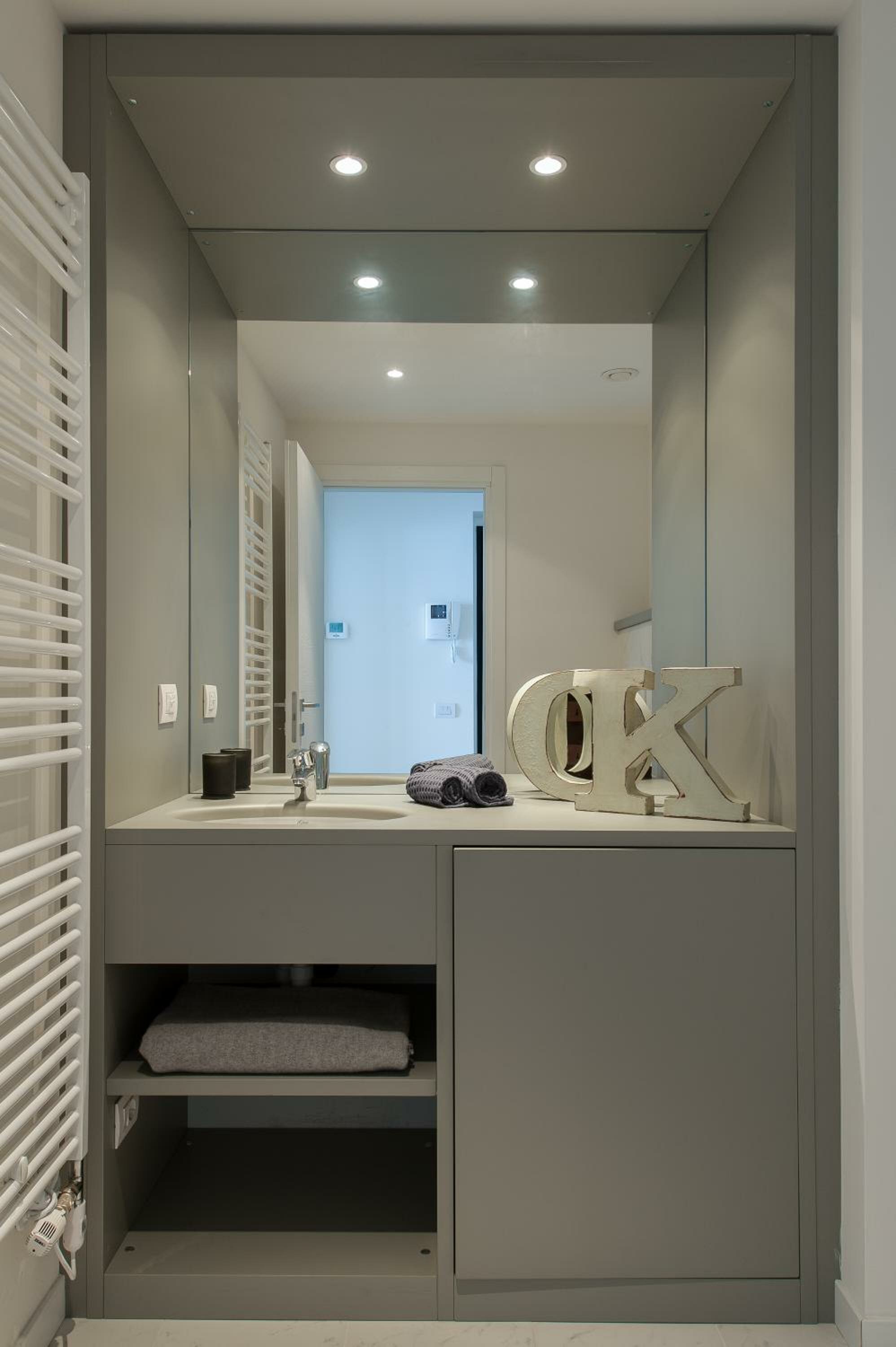 Apartment with Lake View