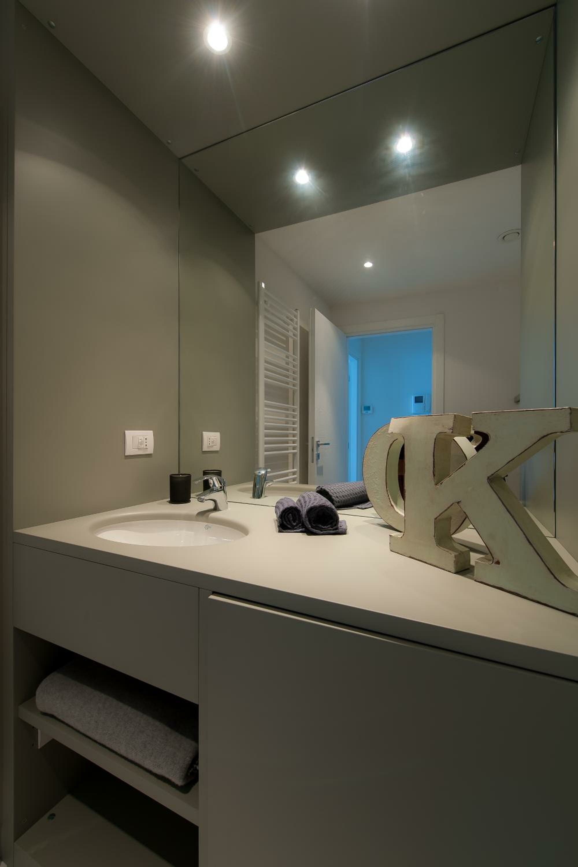 Apartment with Lake View