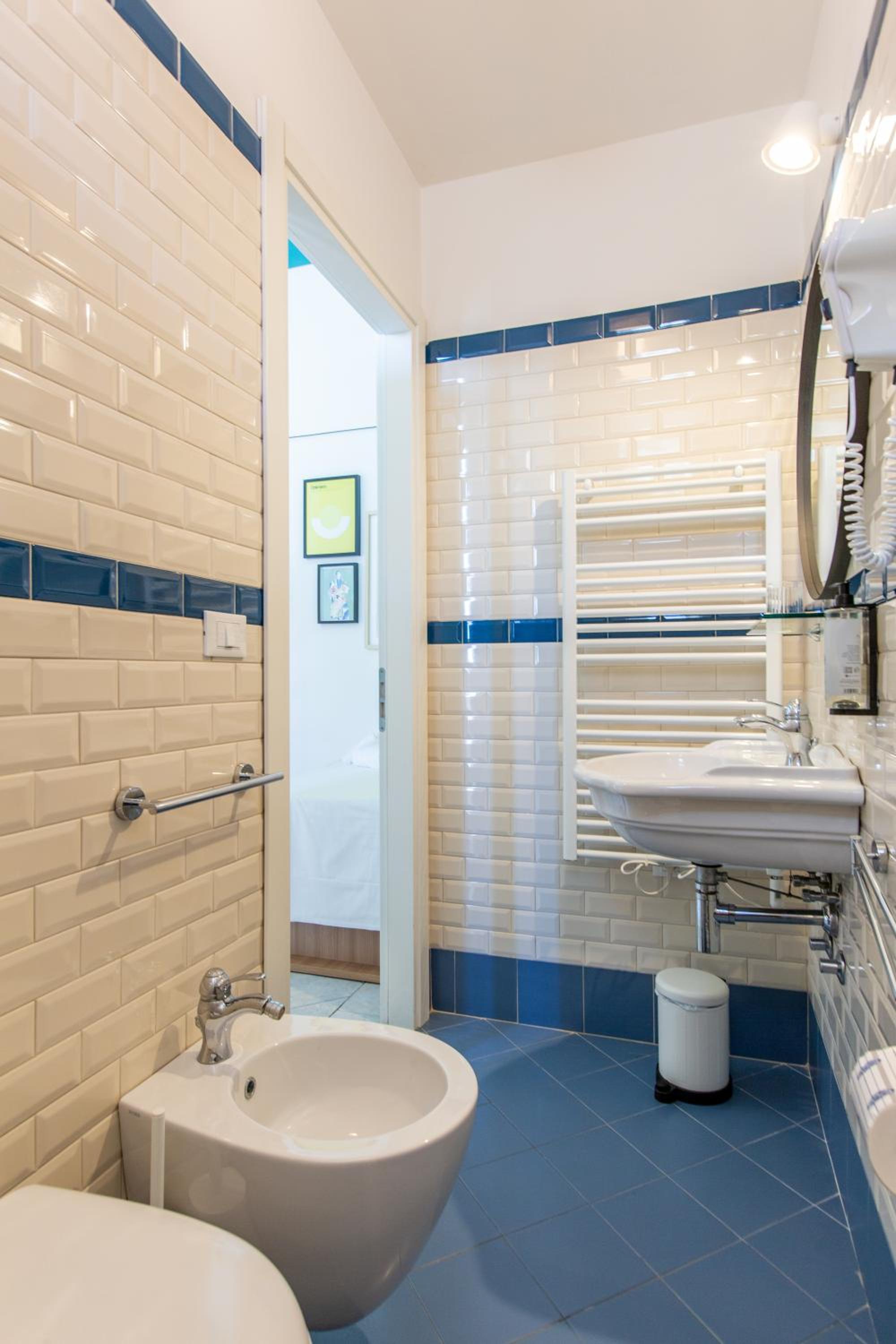 Standard Triple Room With Partial Sea View