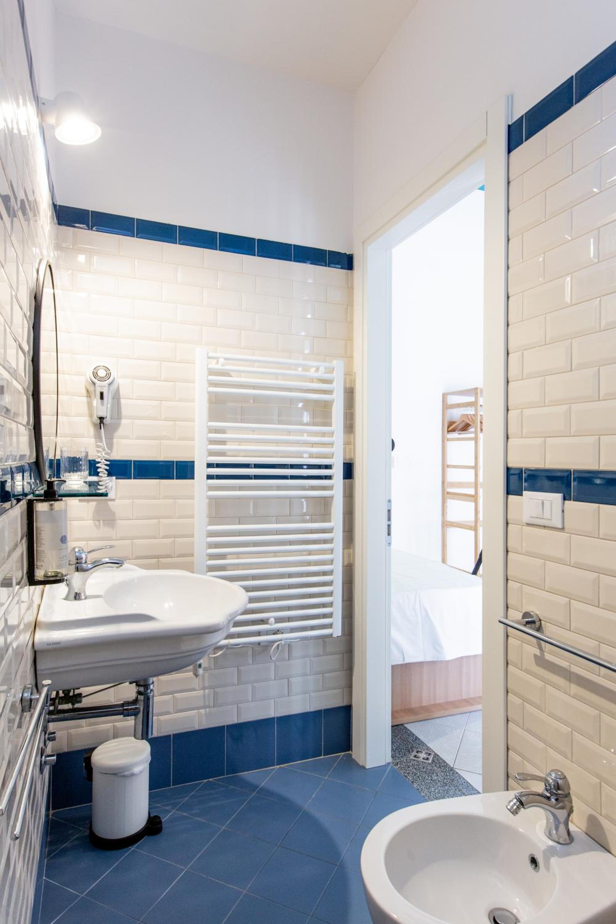 Standard Triple Room With Partial Sea View