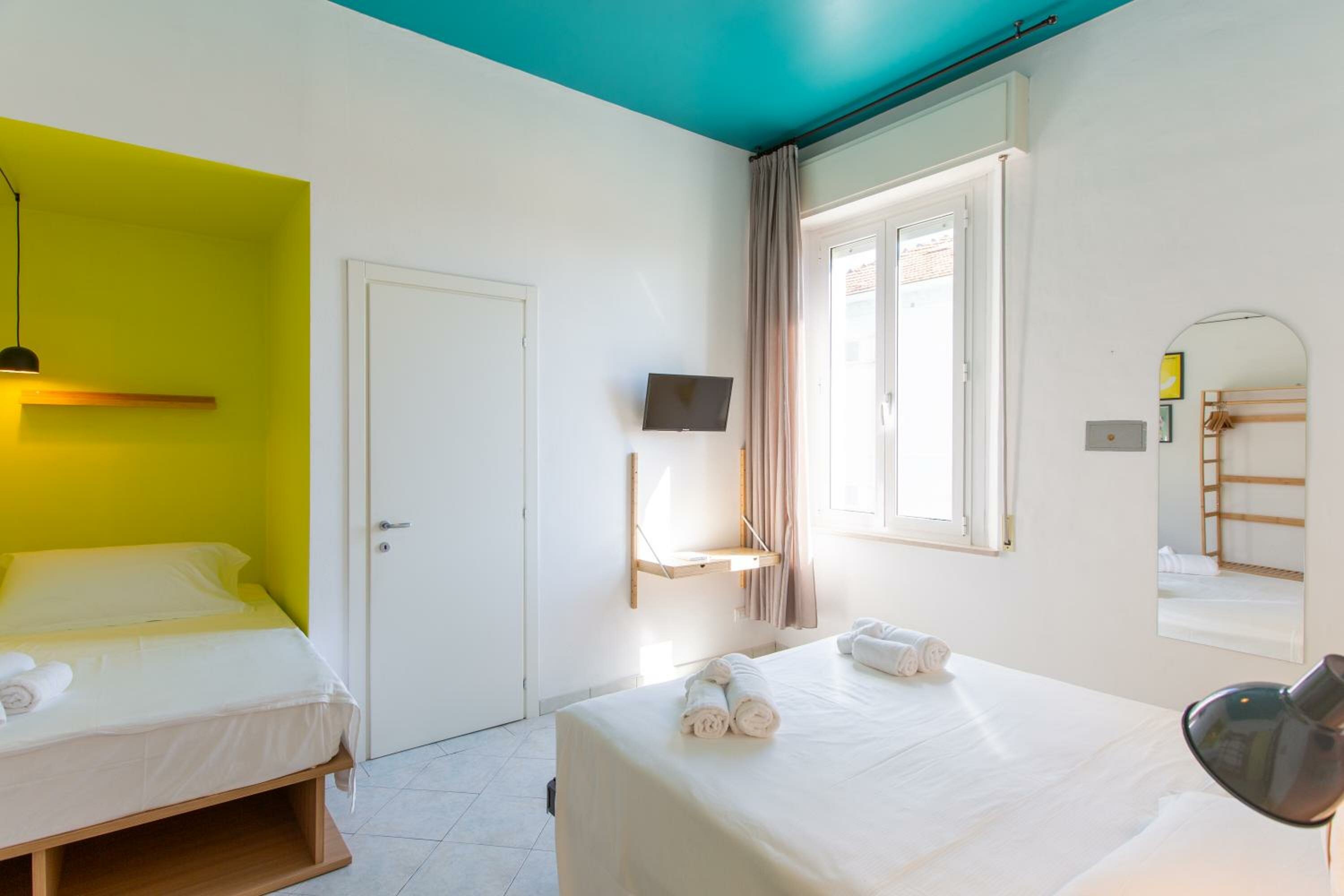 Standard Triple Room With Partial Sea View