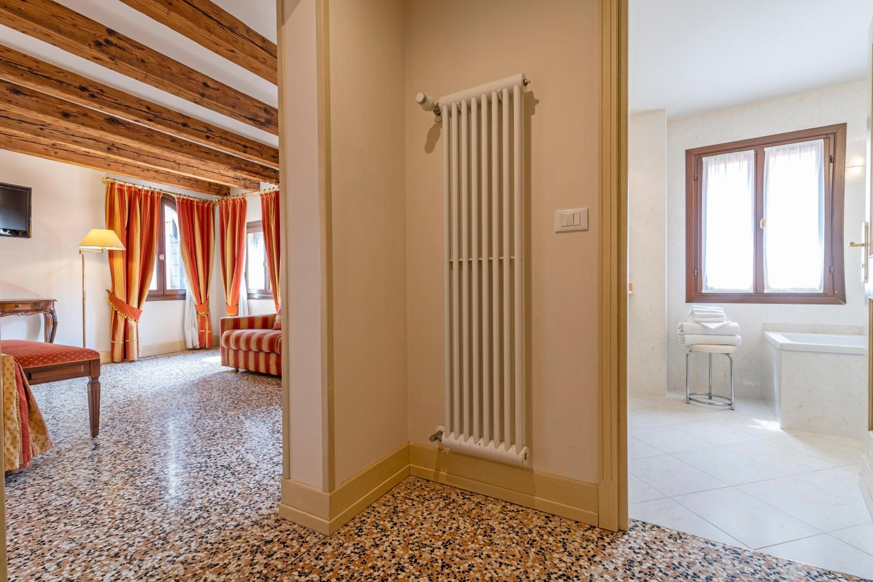 Deluxe Double or Twin Room with Canal View
