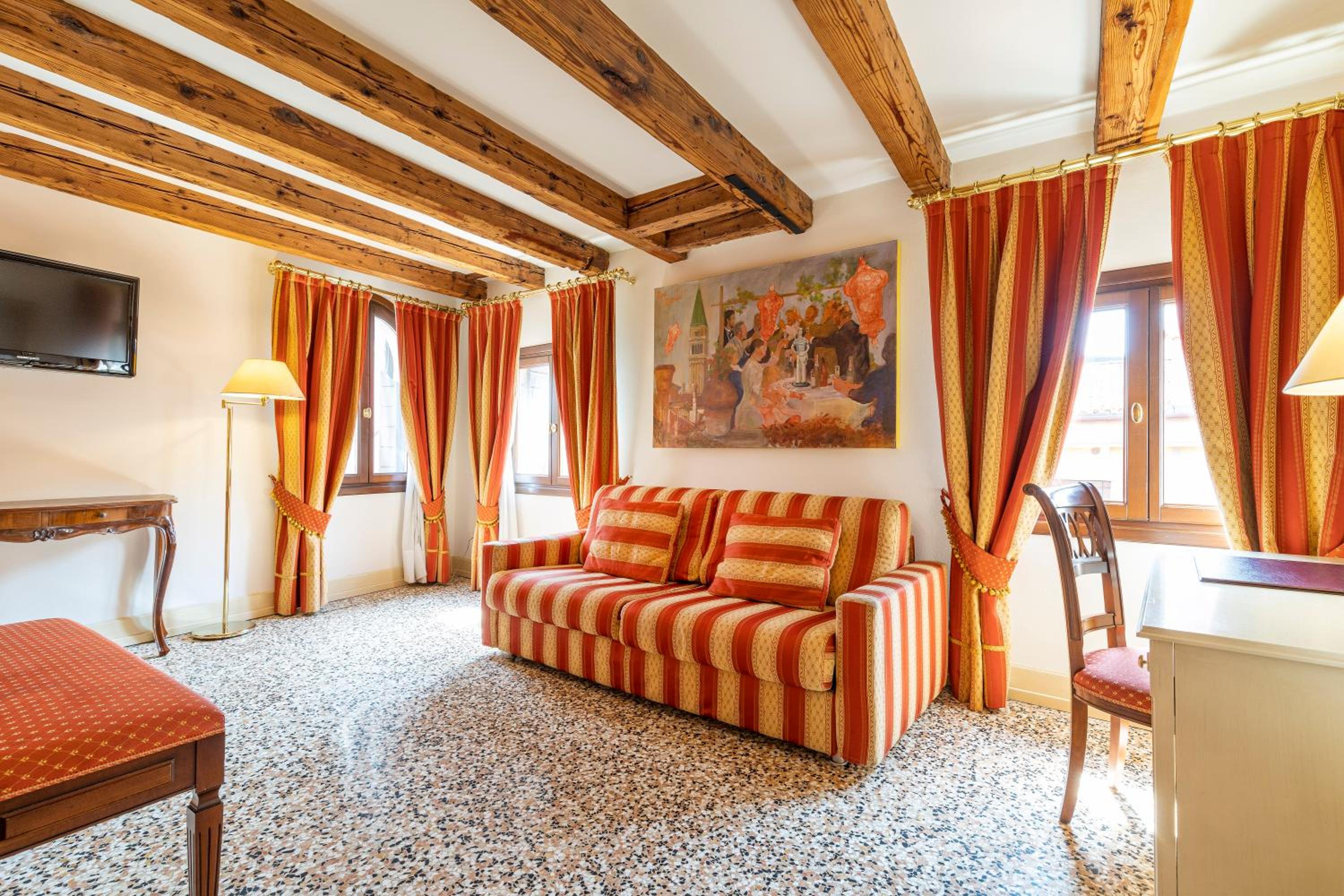 Deluxe Double or Twin Room with Canal View