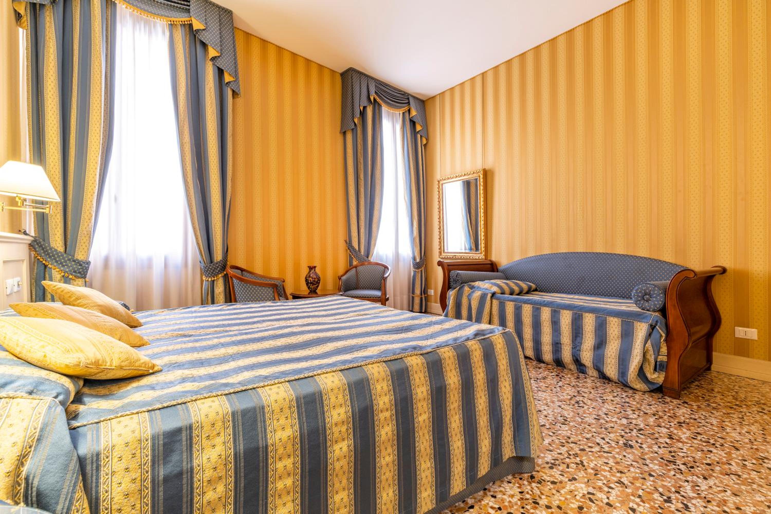 Deluxe Double or Twin Room with Canal View