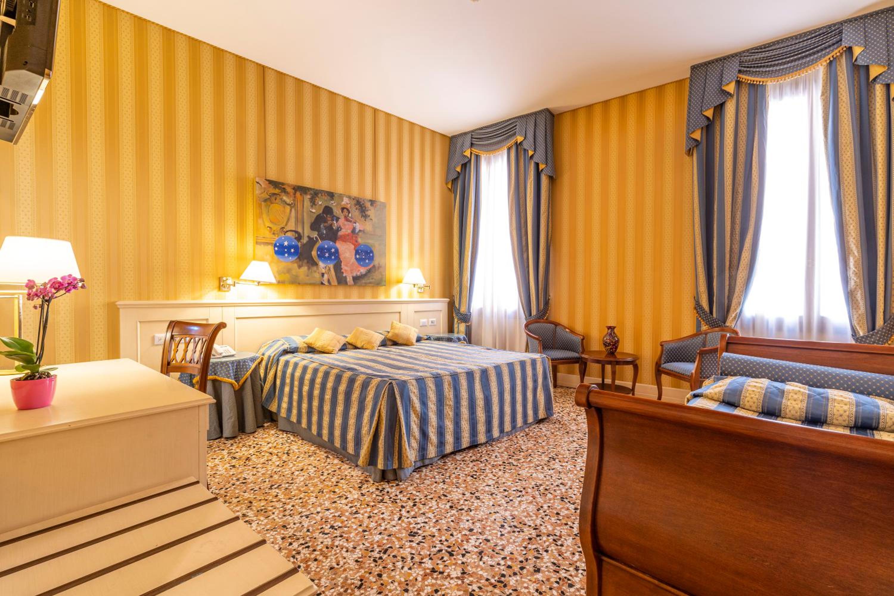 Deluxe Double or Twin Room with Canal View