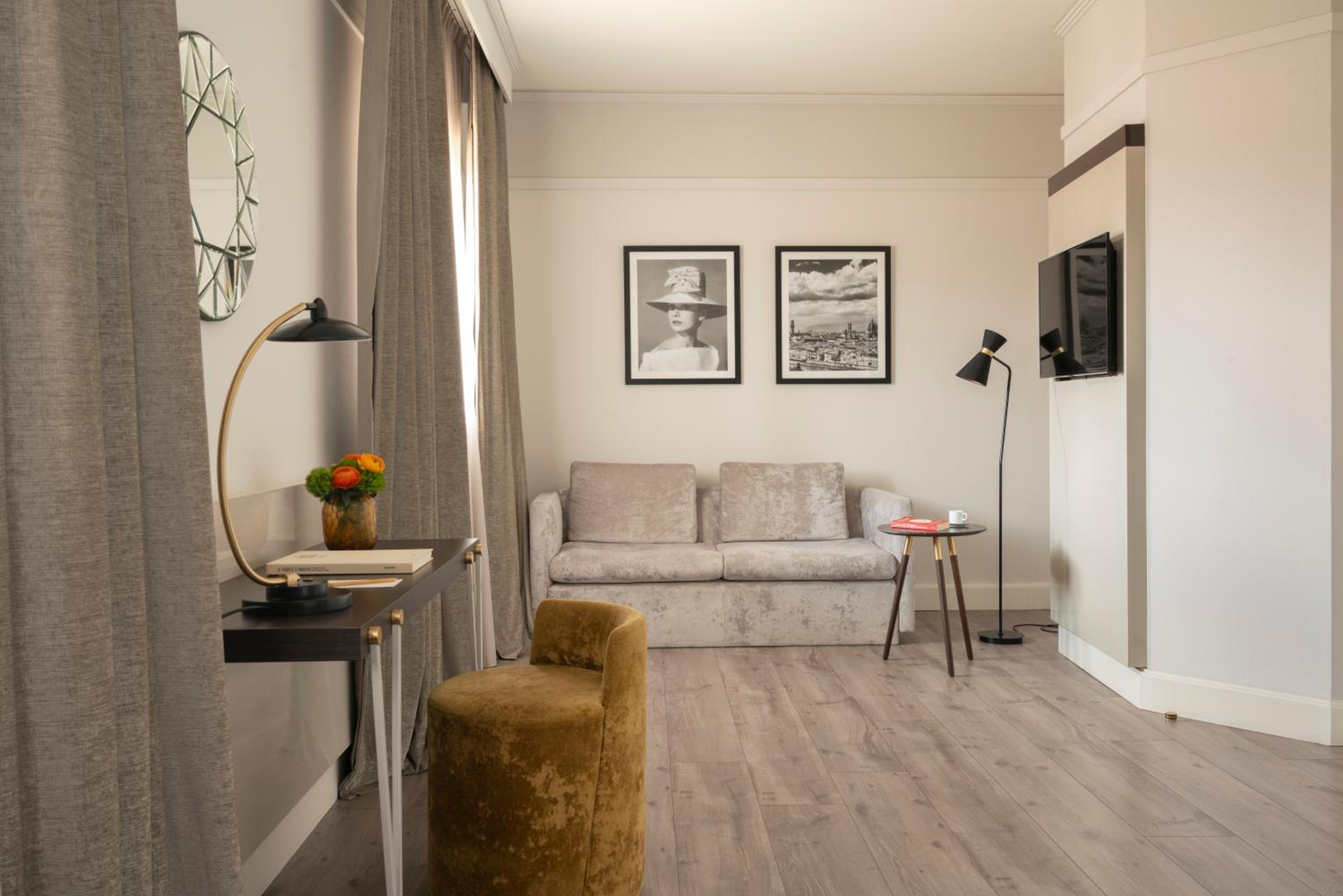 Junior King Suite with Sofa Bed