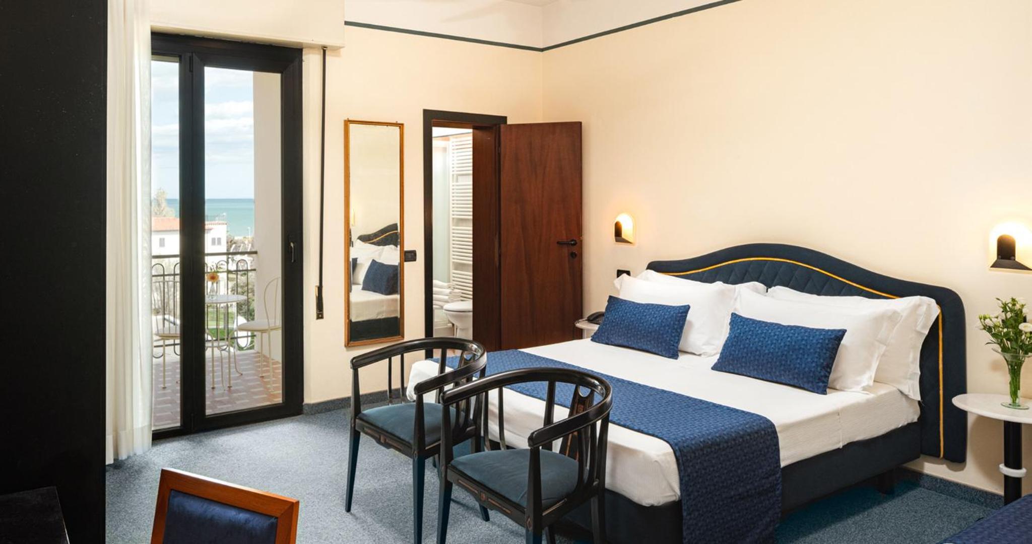 Deluxe Triple Room with Sea View