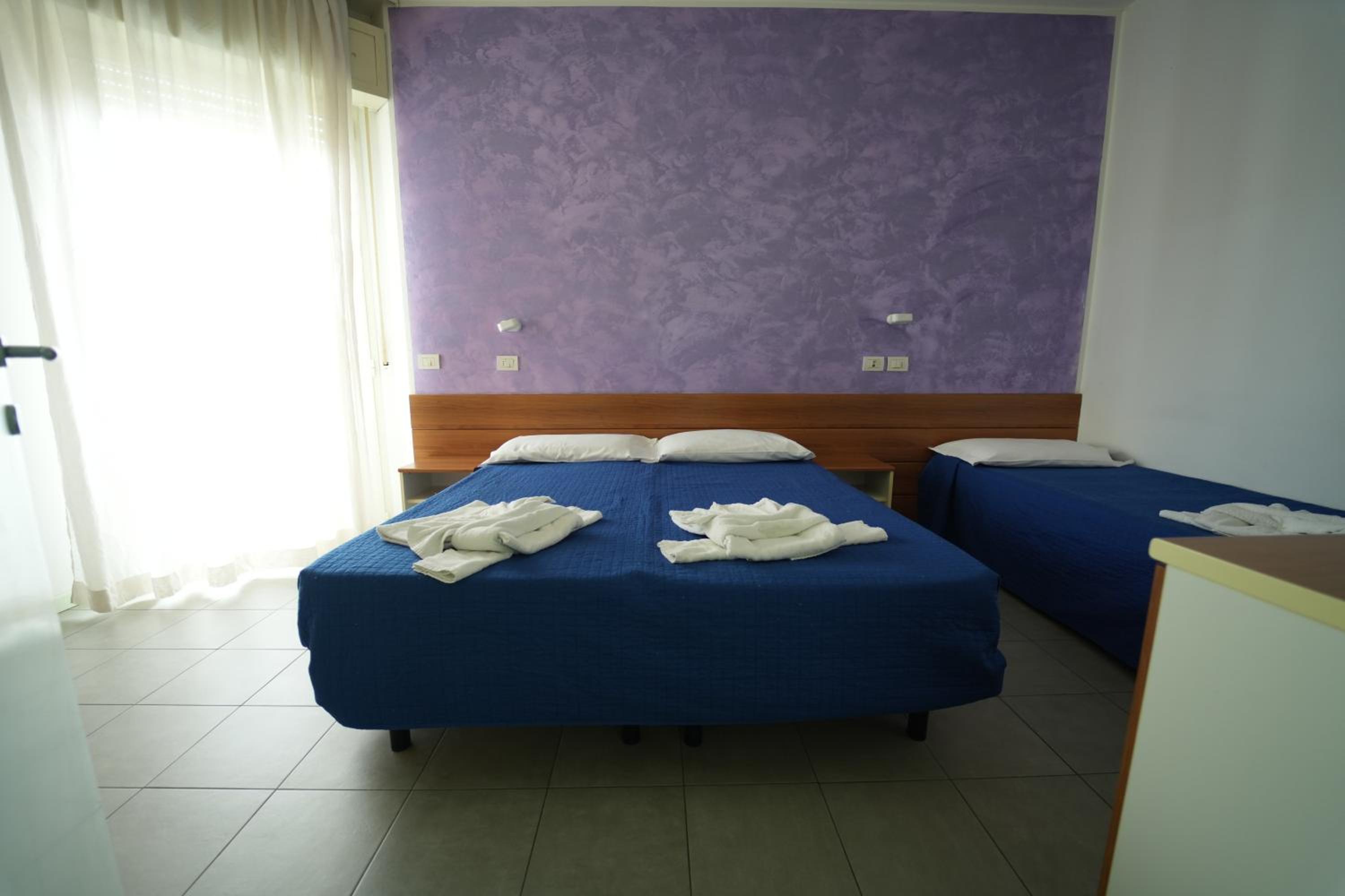 One-Bedroom Apartment with Balcony (5 Adults)