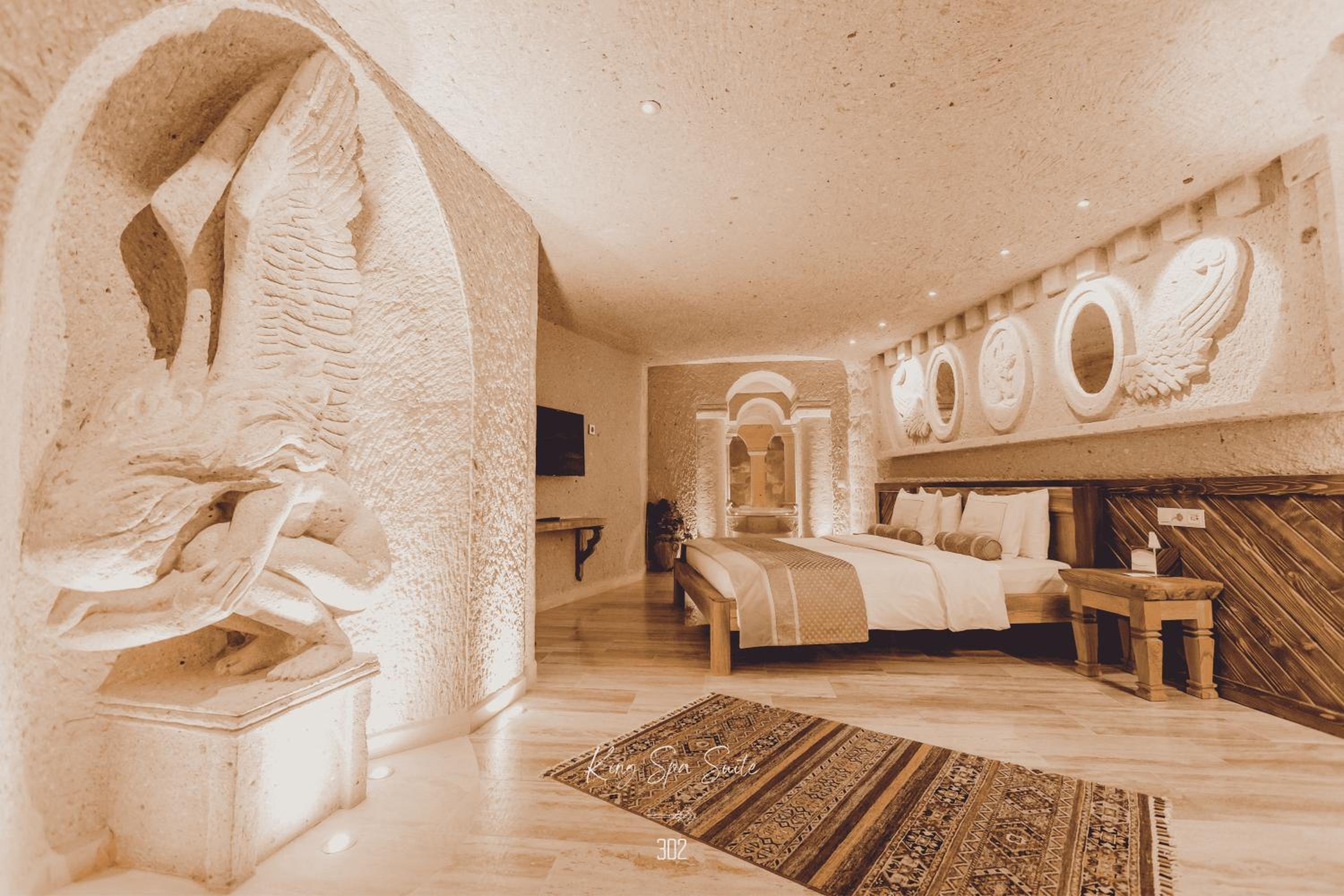 King Spa Suite (Sauna, Jacuzzi and Fire Place)