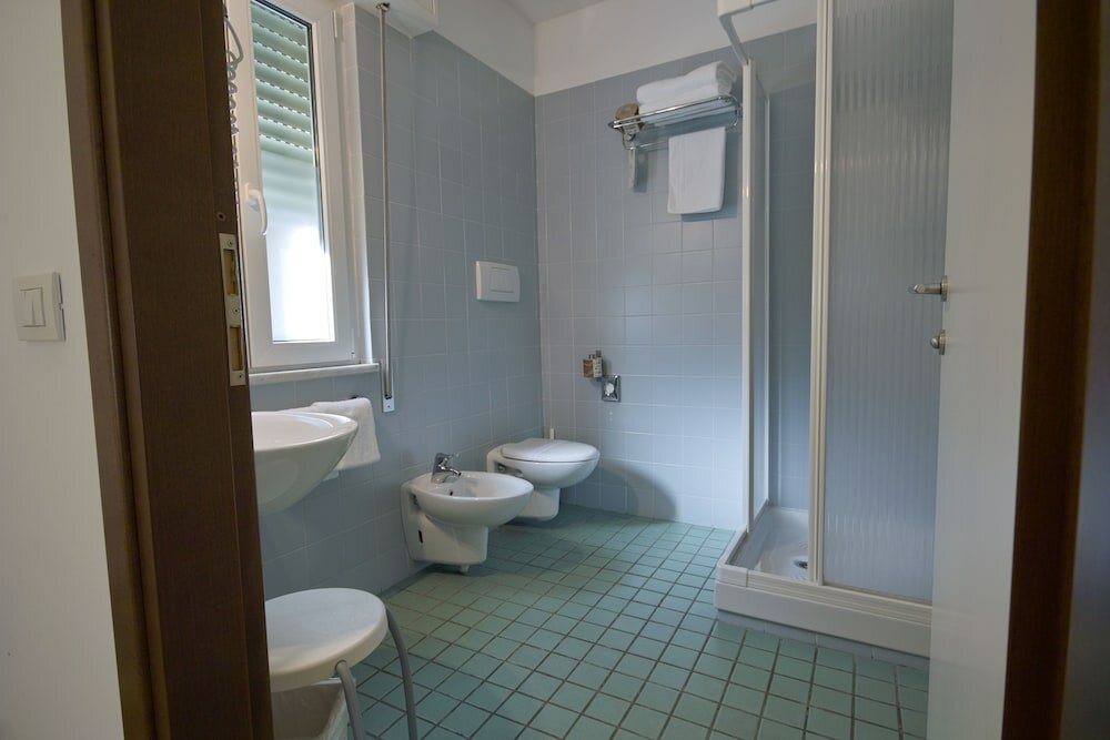 Economy Double Room (lateral garden view)