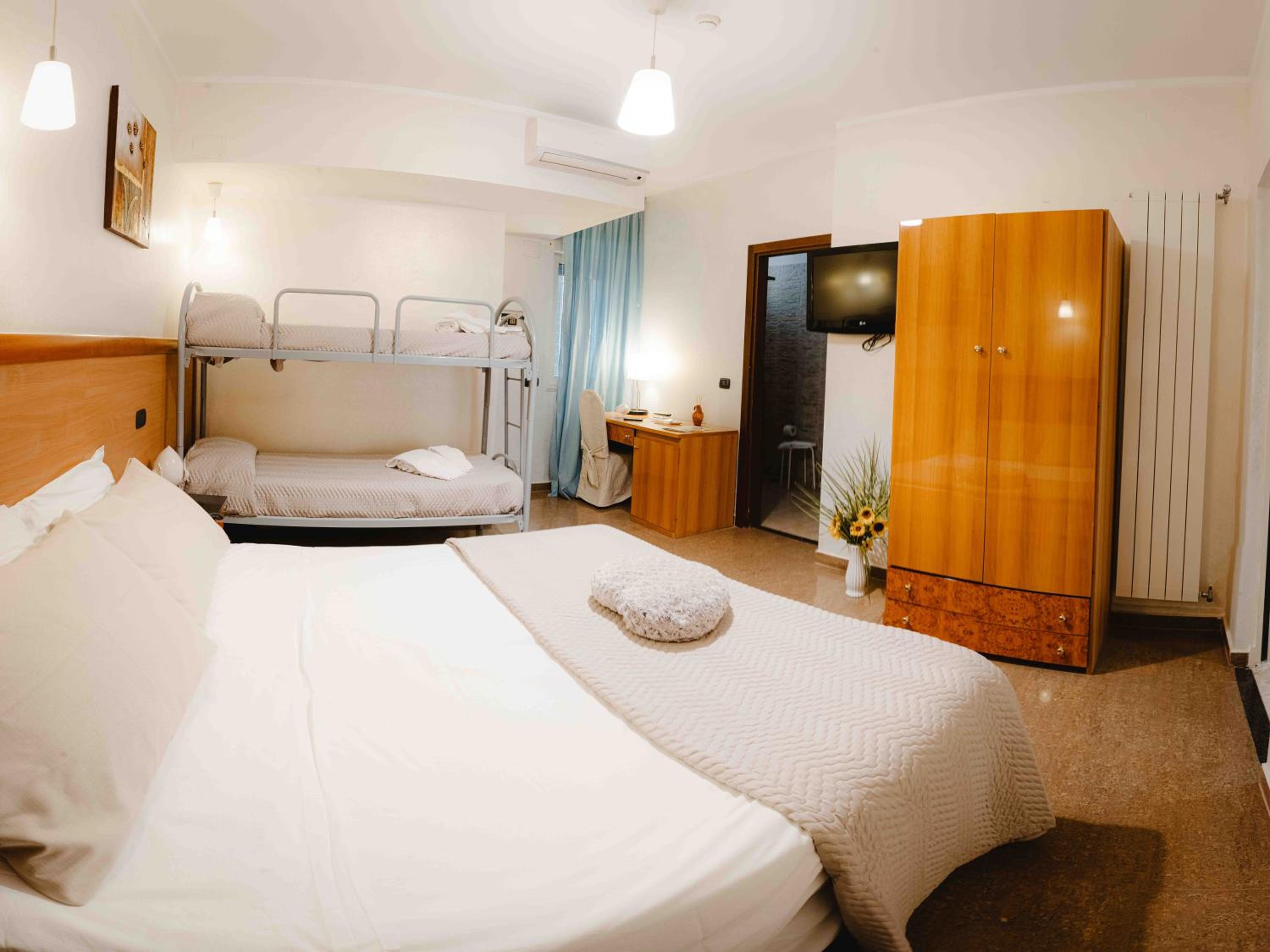 Comfort Quadruple Room