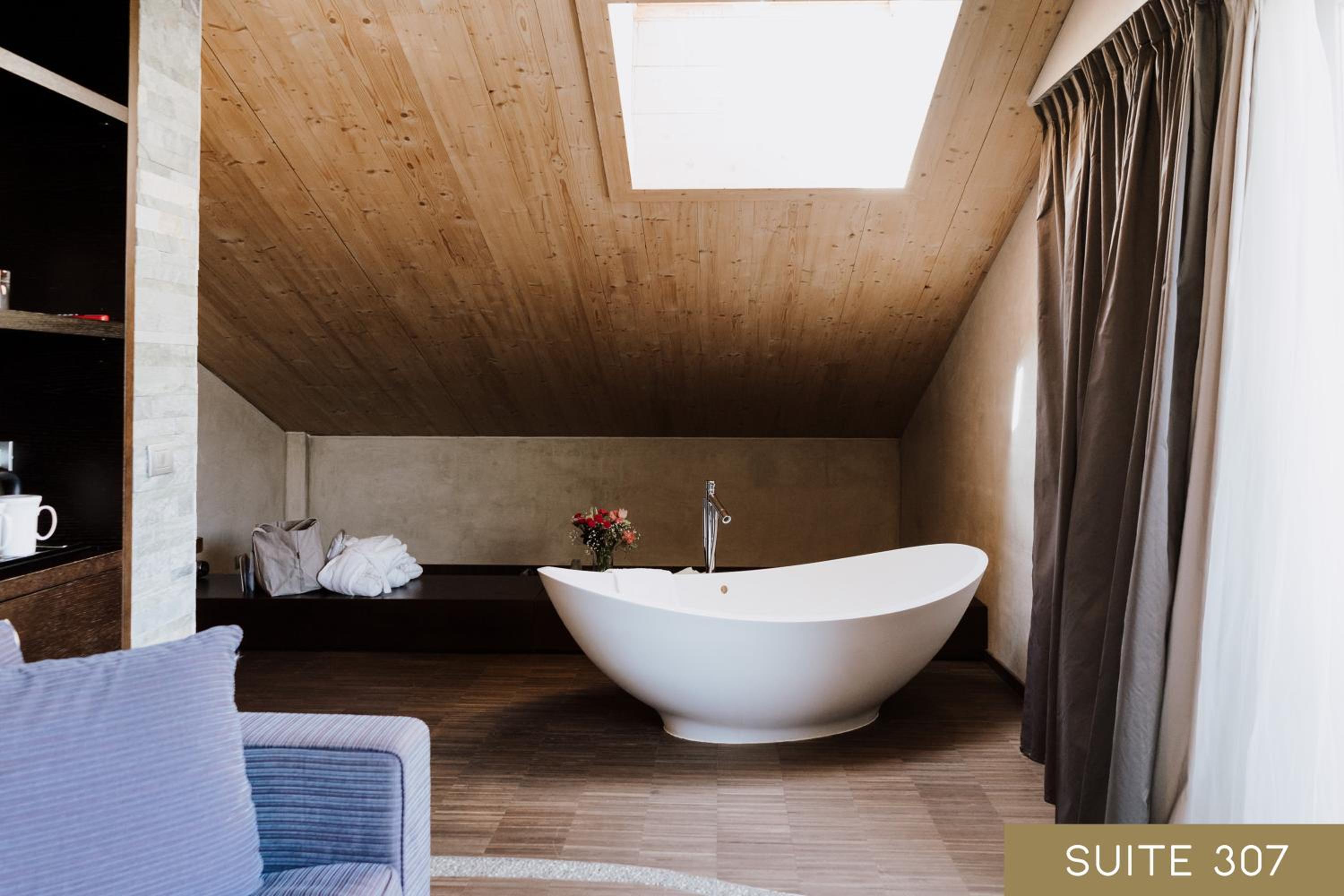 Suite with Mountain View