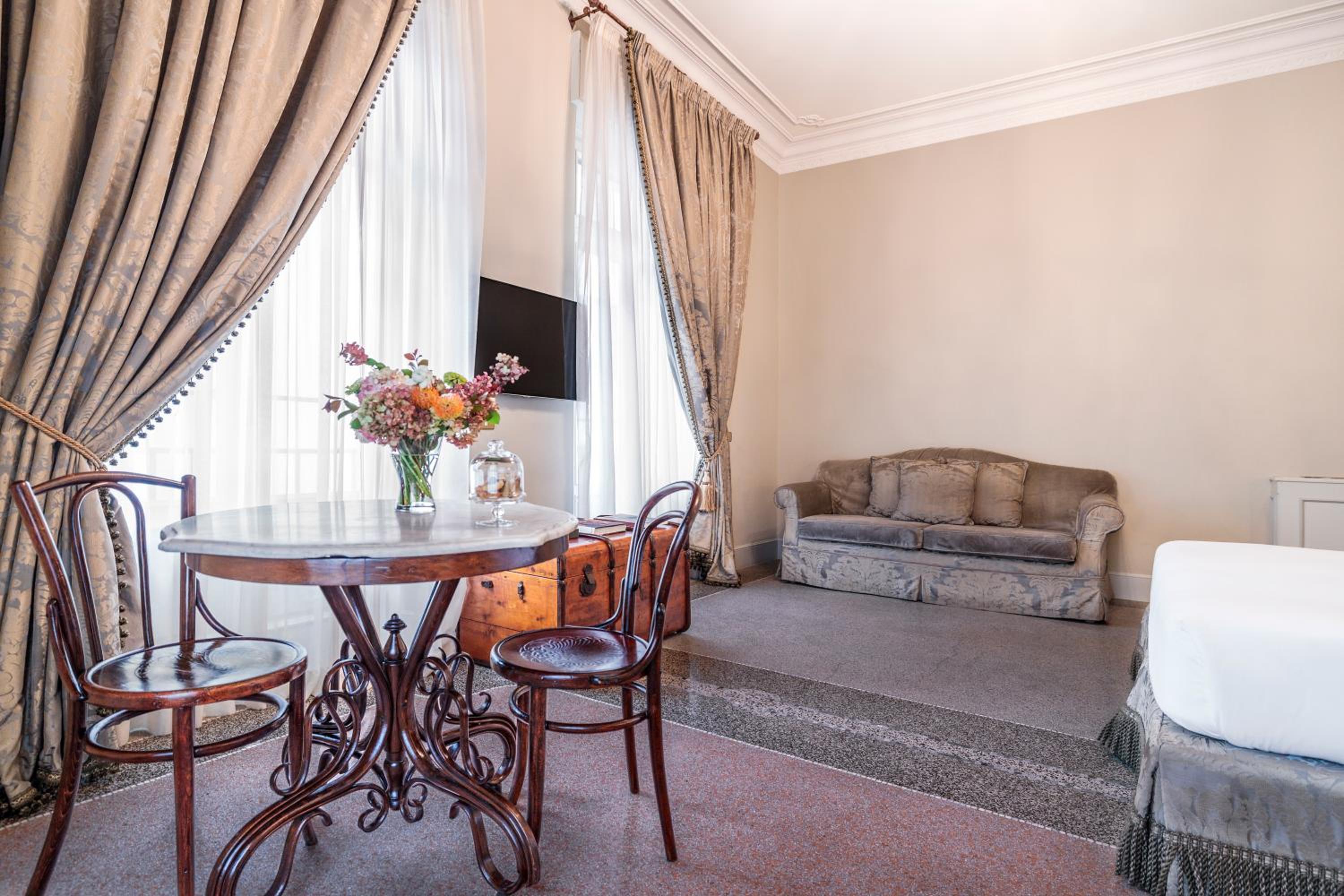 Premium Corner Room with Balcony