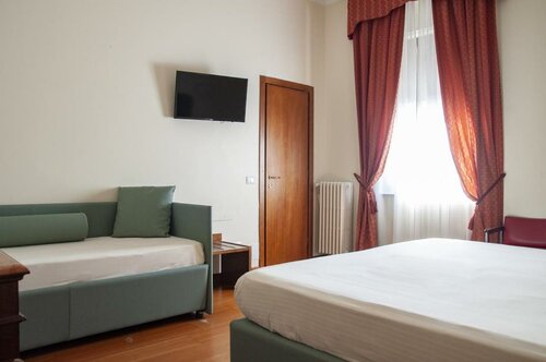 Double Or Twin Room With Extra Bed в Hotel San Guido