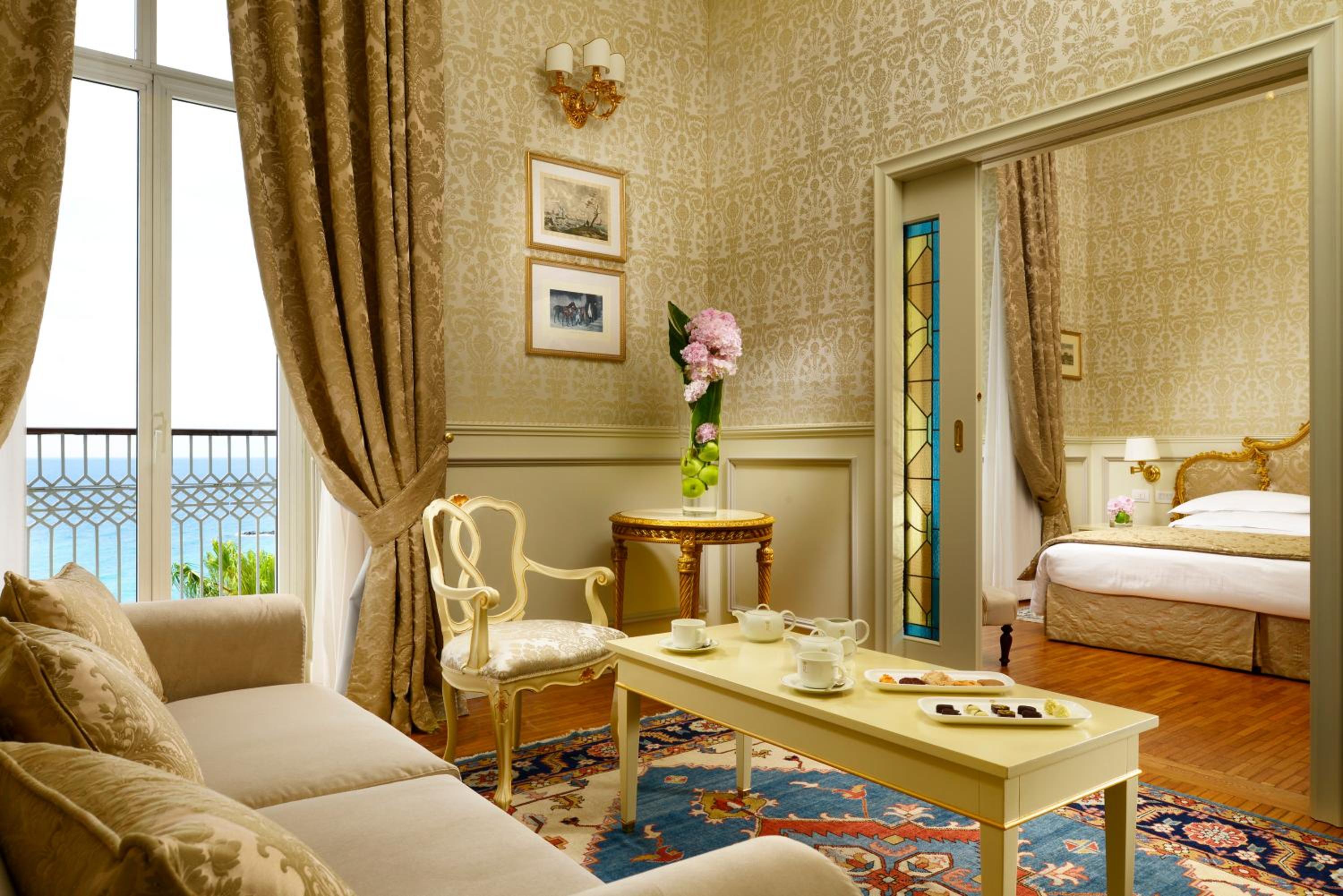 Queen Suite with Sea View with Balcony