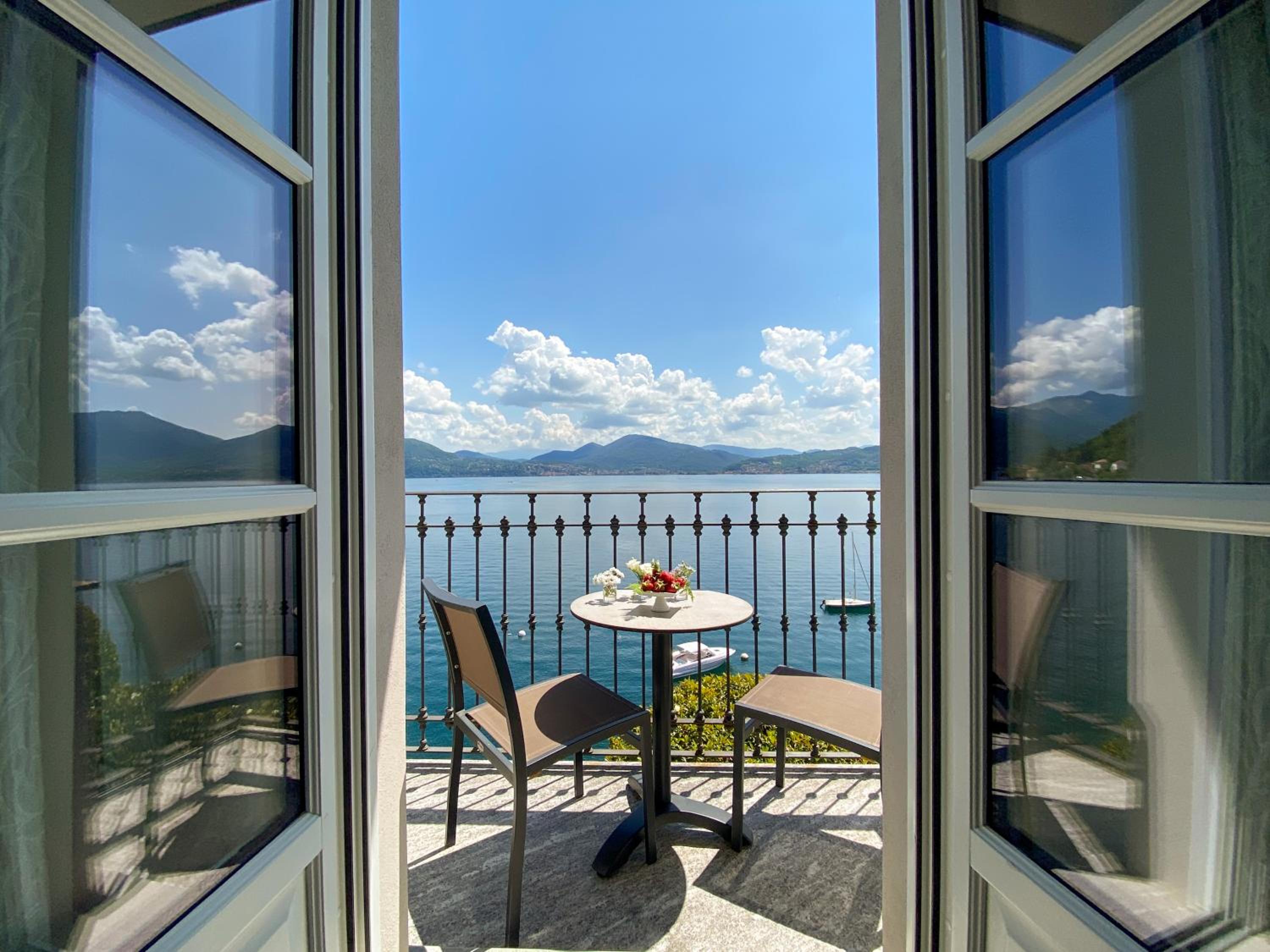 Double or Twin Room with Lake View