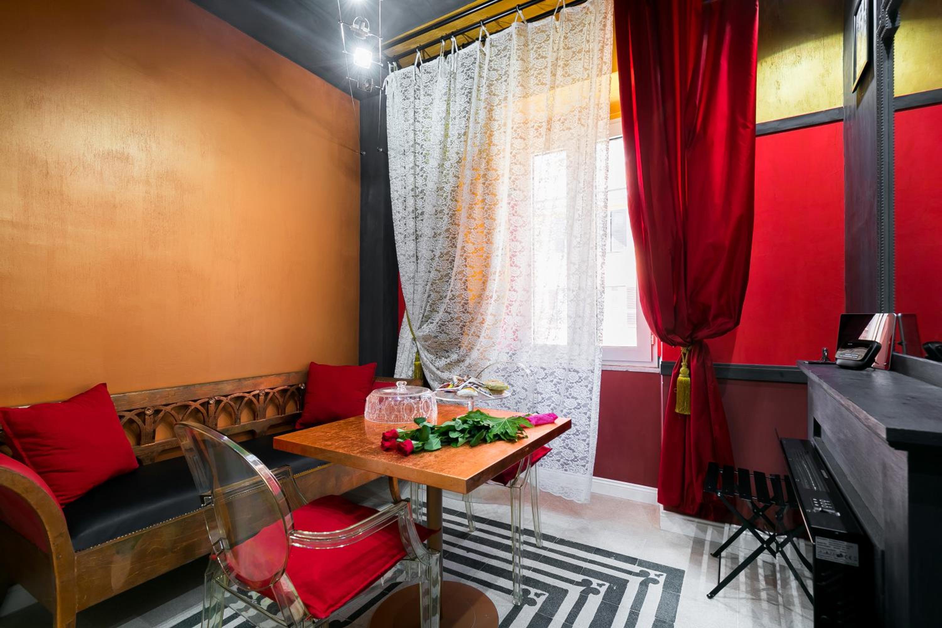 Superior One-Bedroom Apartment