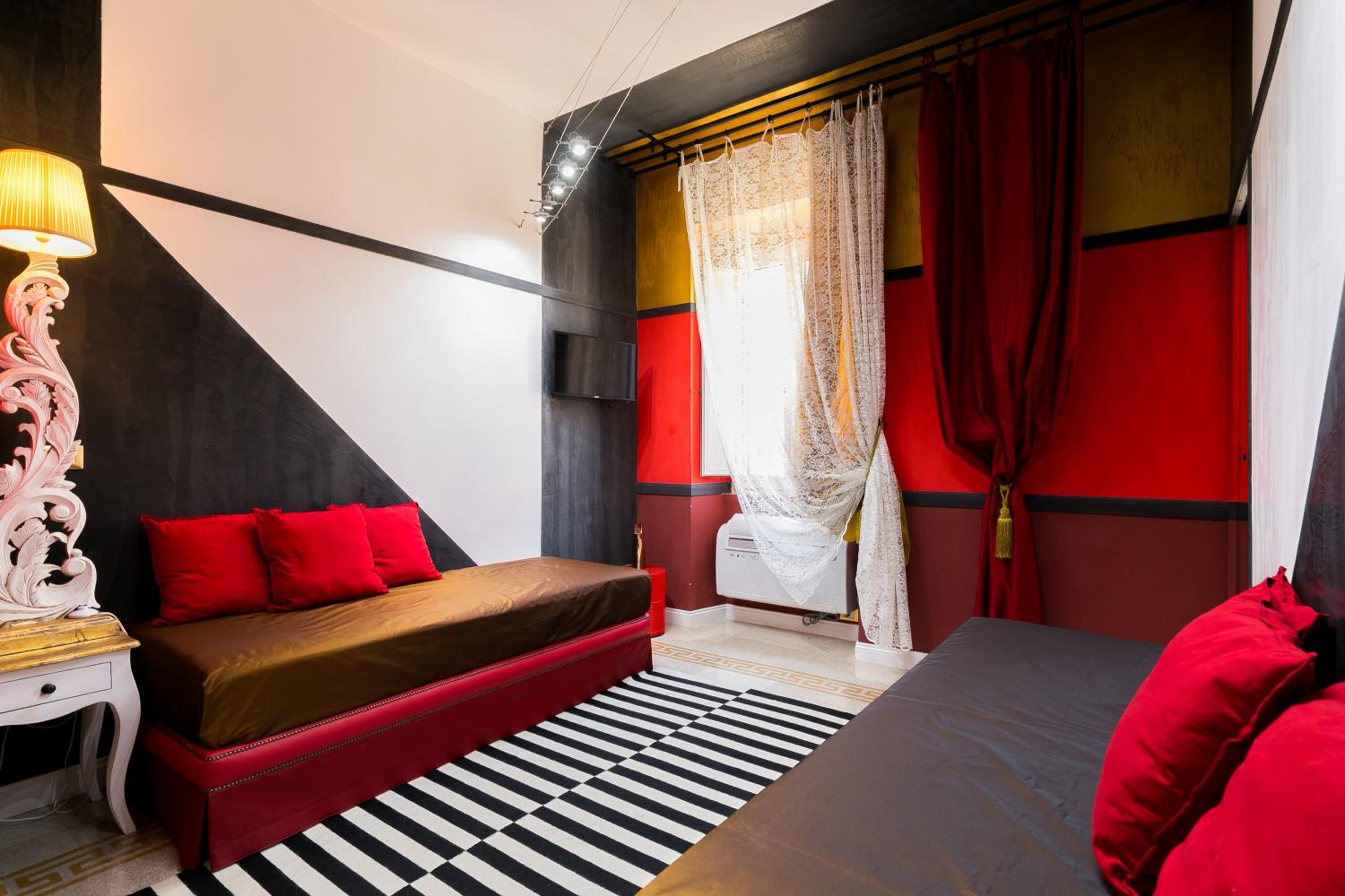 Superior One-Bedroom Apartment