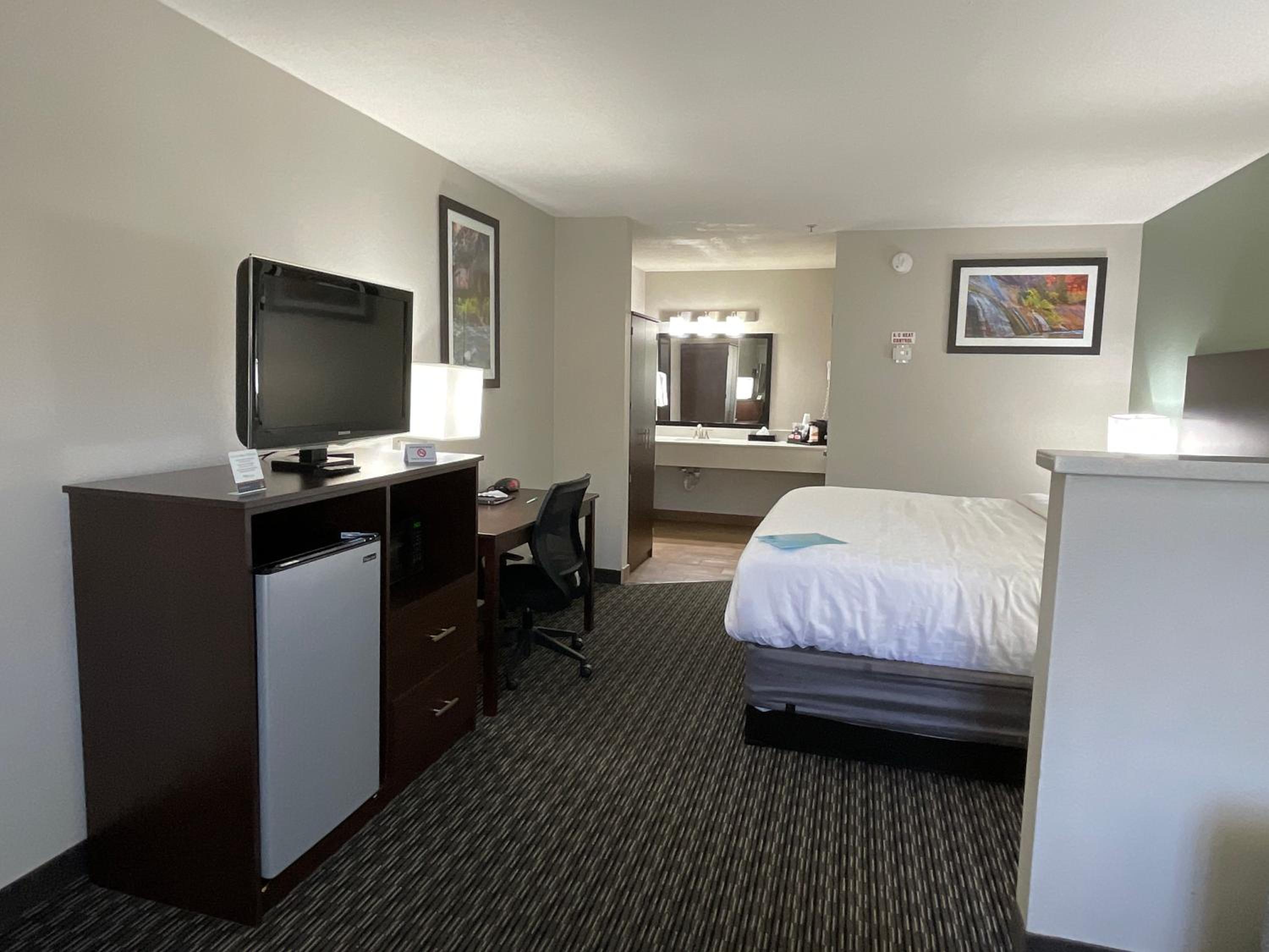 King Suite - Non-Smoking