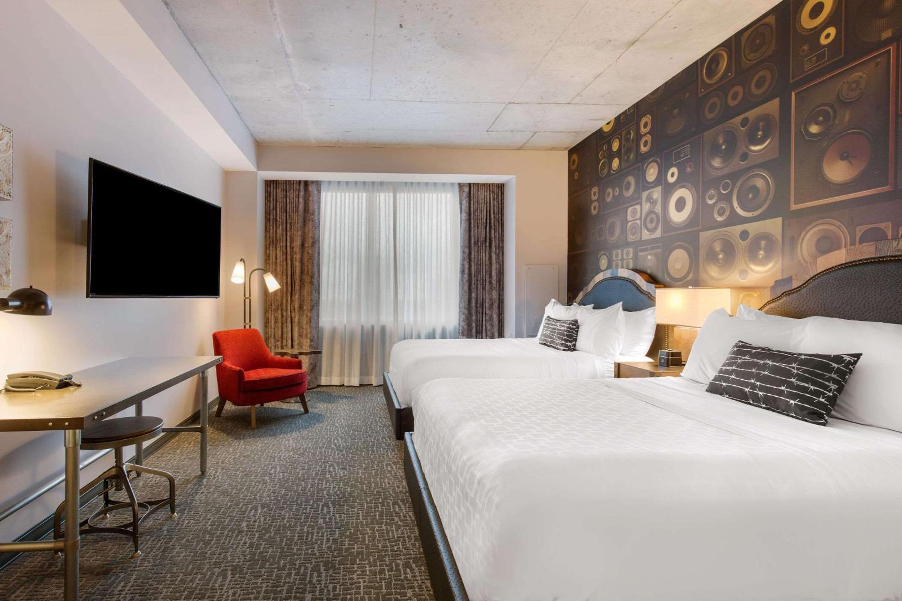 Queen Room with Two Queen Beds - Accessible/Non-Smoking 