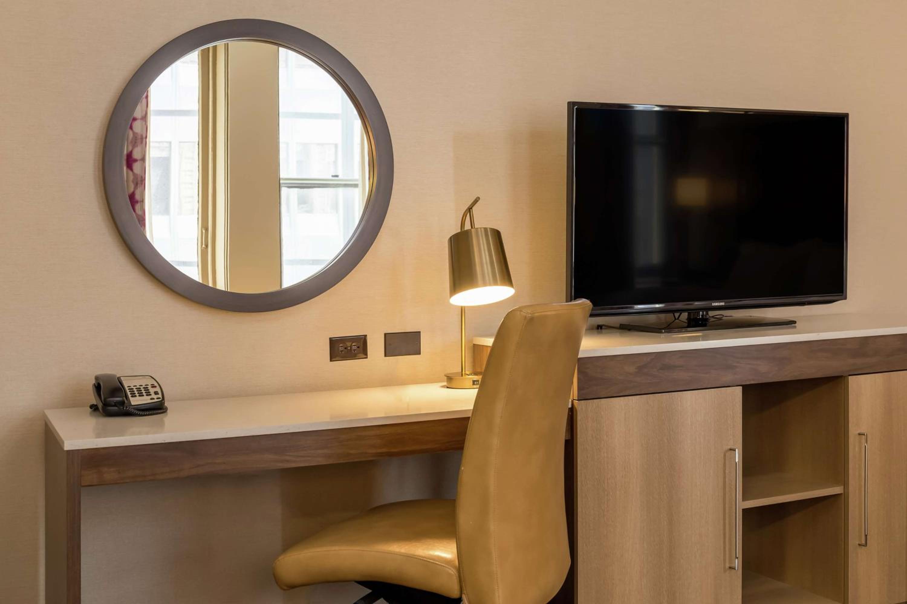 King Room with Sofa Bed - Non-Smoking