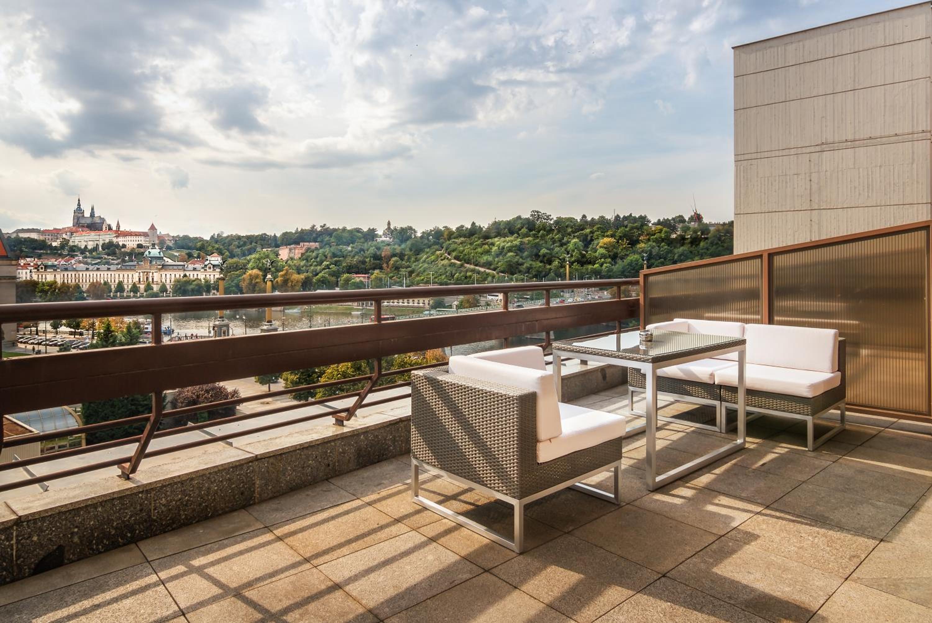 Deluxe Double or Twin room with Castle view and Terrace