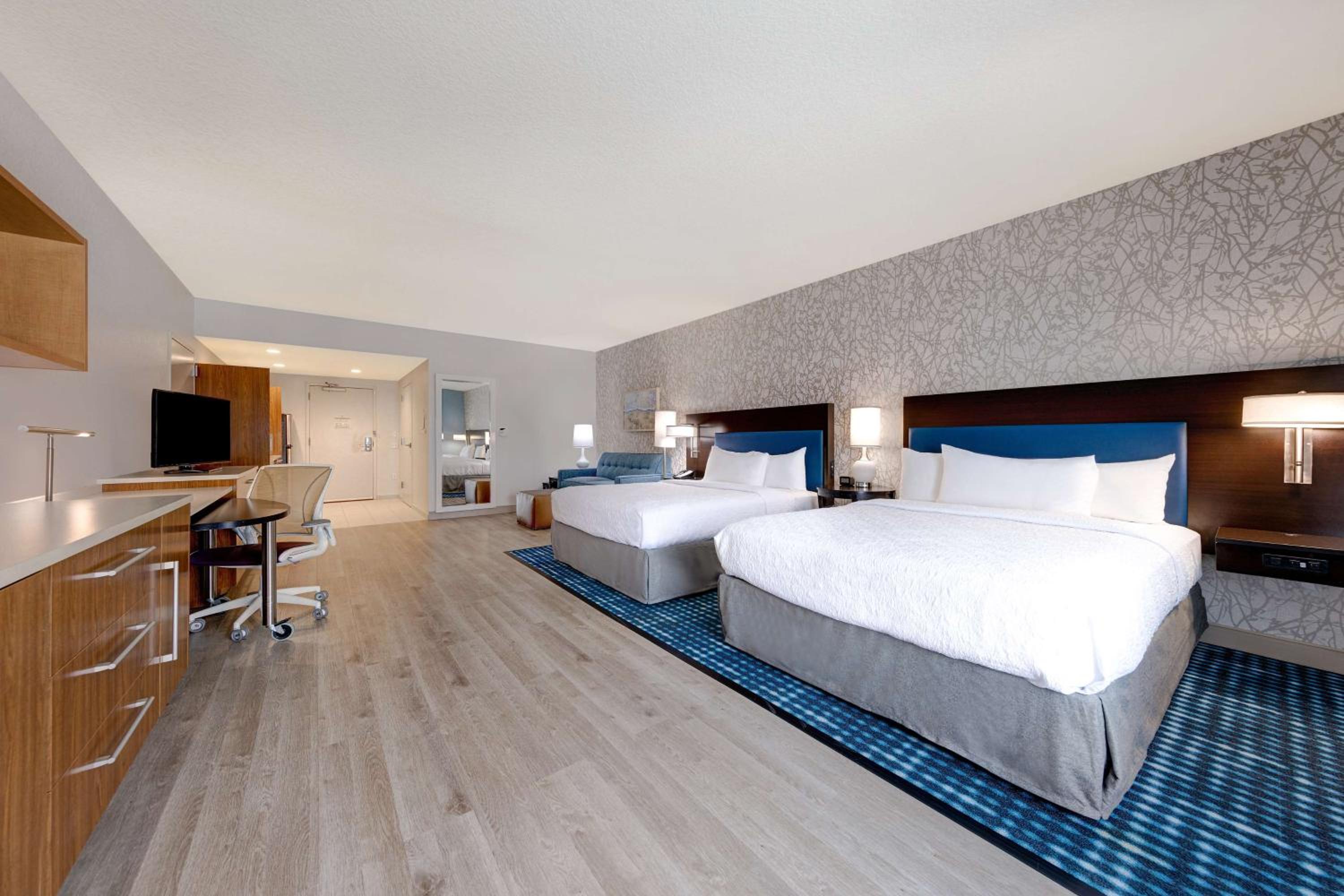 Queen Studio with Two Queen Beds - Mobility and Hearing Access/Non-Smoking