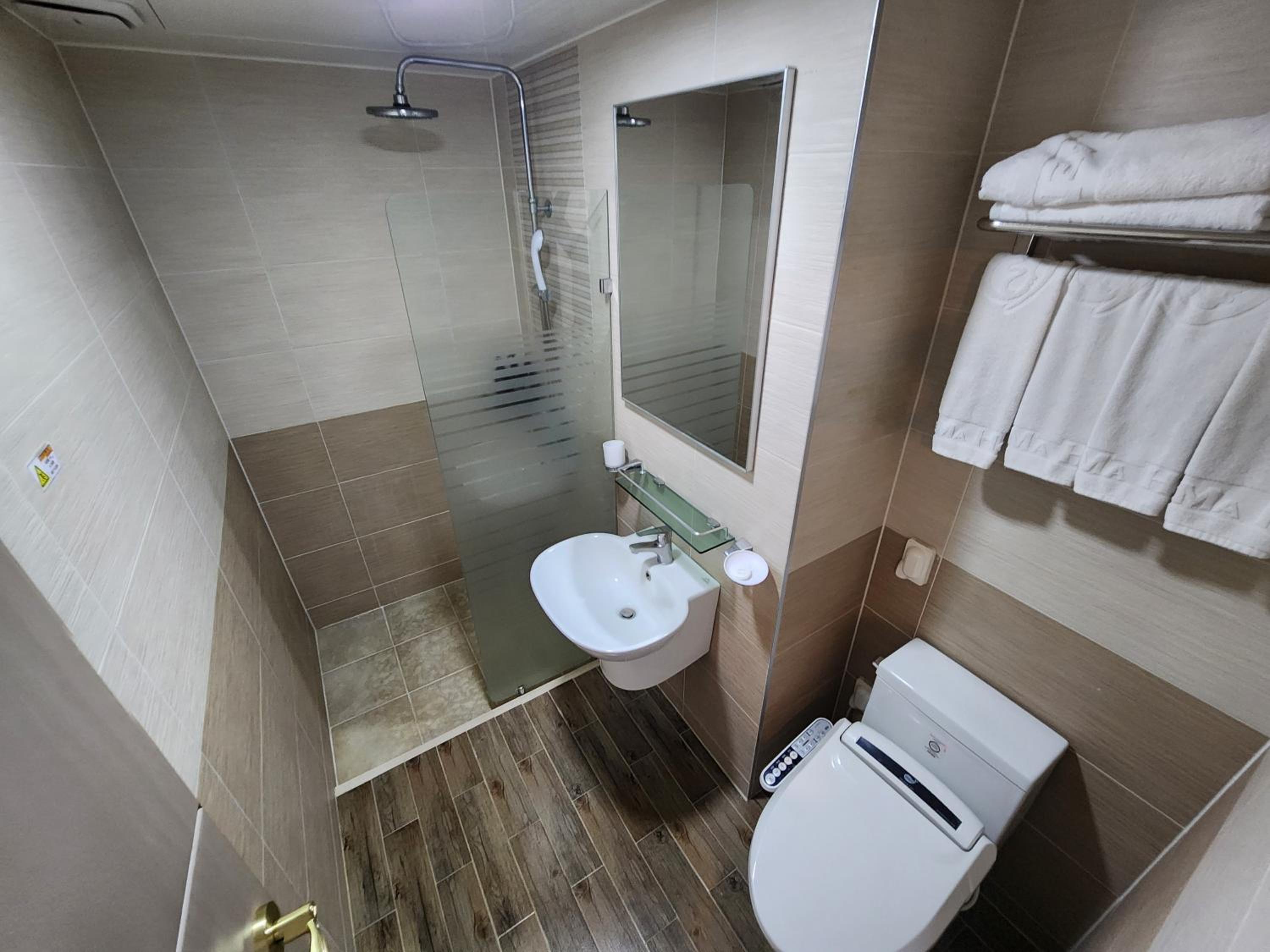 Deluxe Twin Room with Two Double Beds