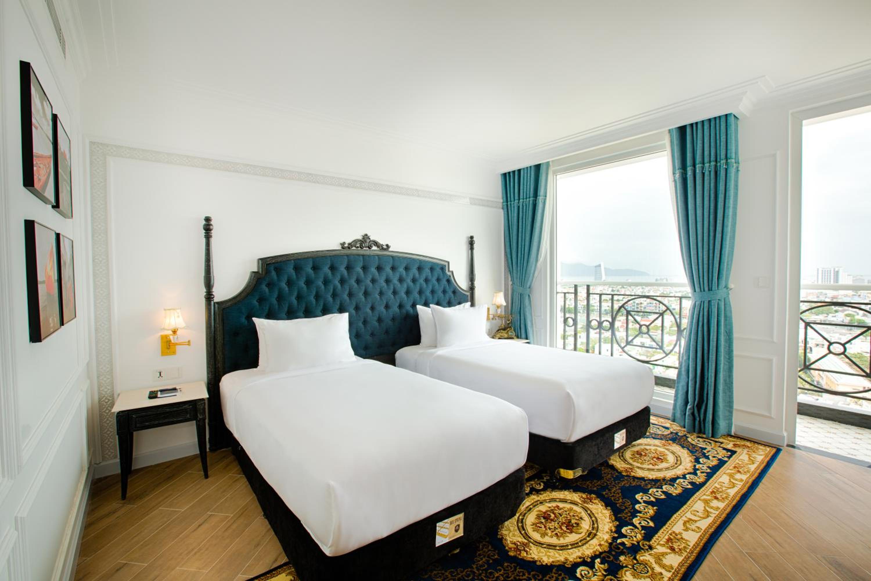 Deluxe Twin Room with Balcony and City View