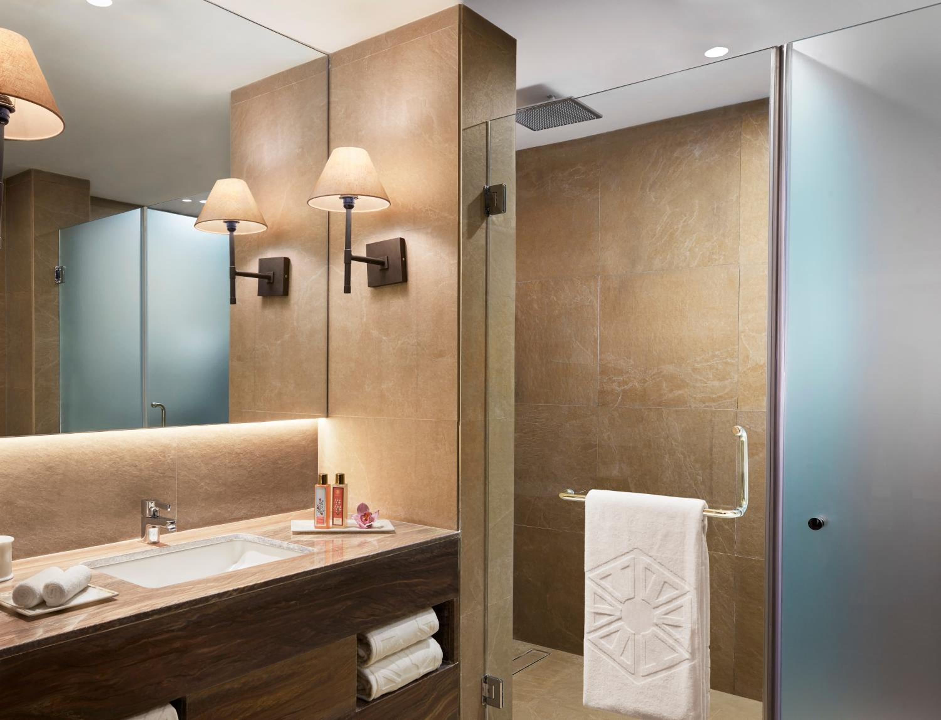 Deluxe Hill View Room With Balcony Double Bed