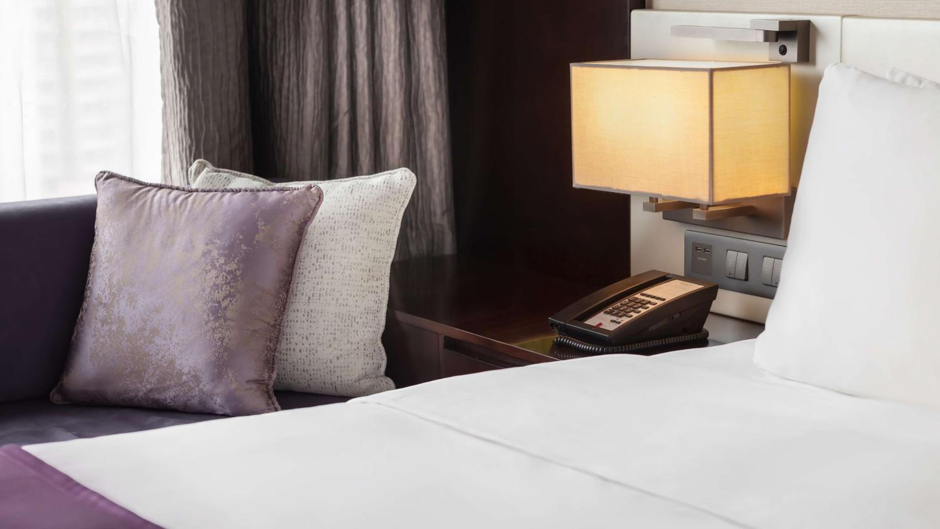 Deluxe King Room with Garden View