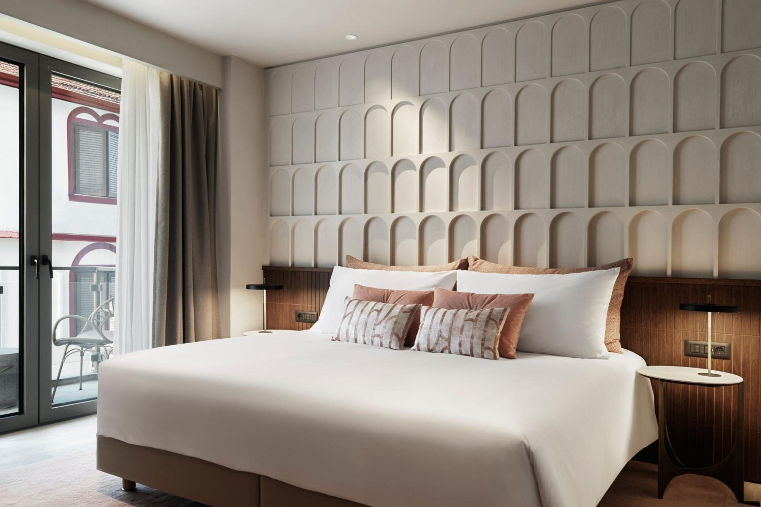 Classic King Room with Urban View and some with Balcony