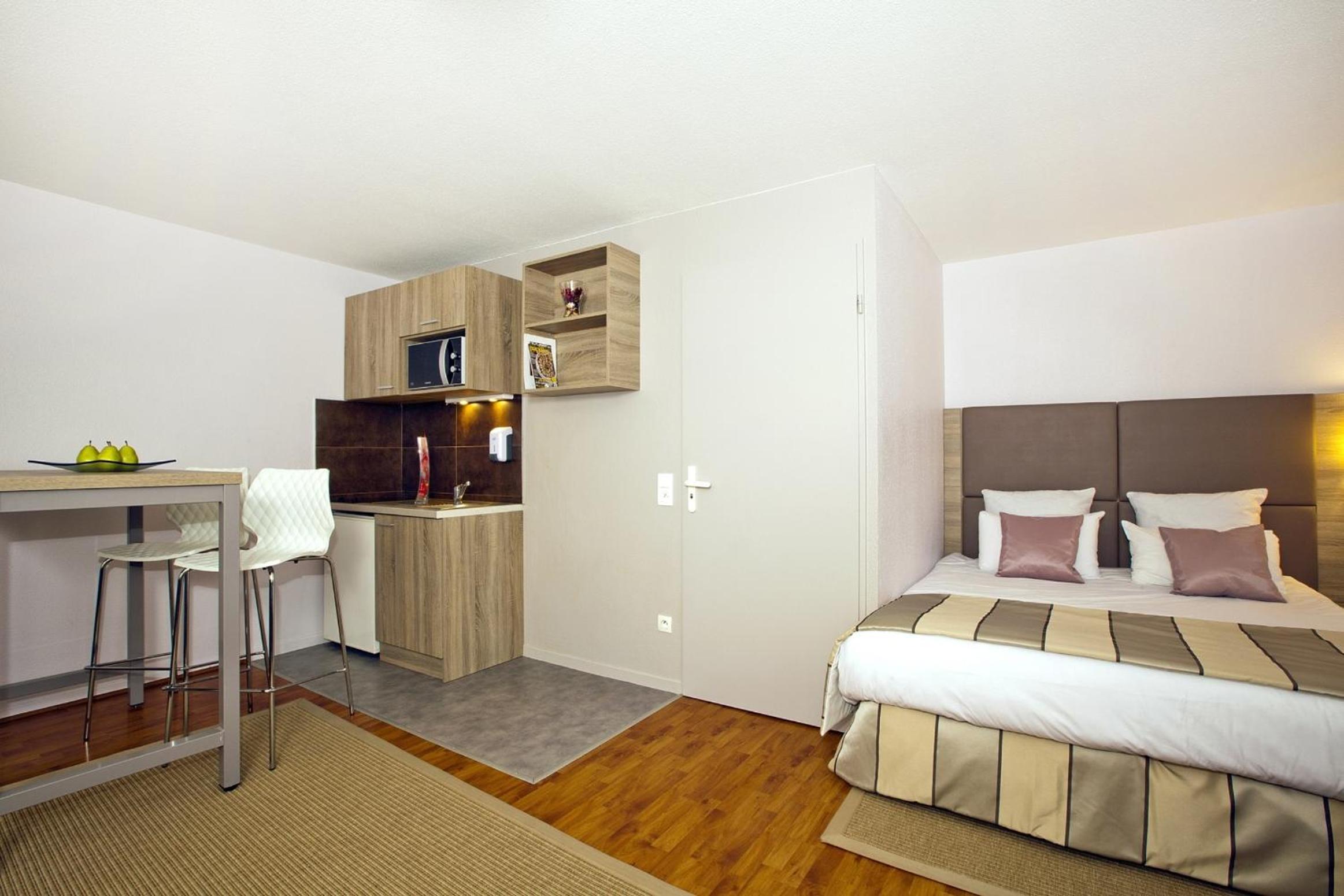 Large Studio (3 Adults)