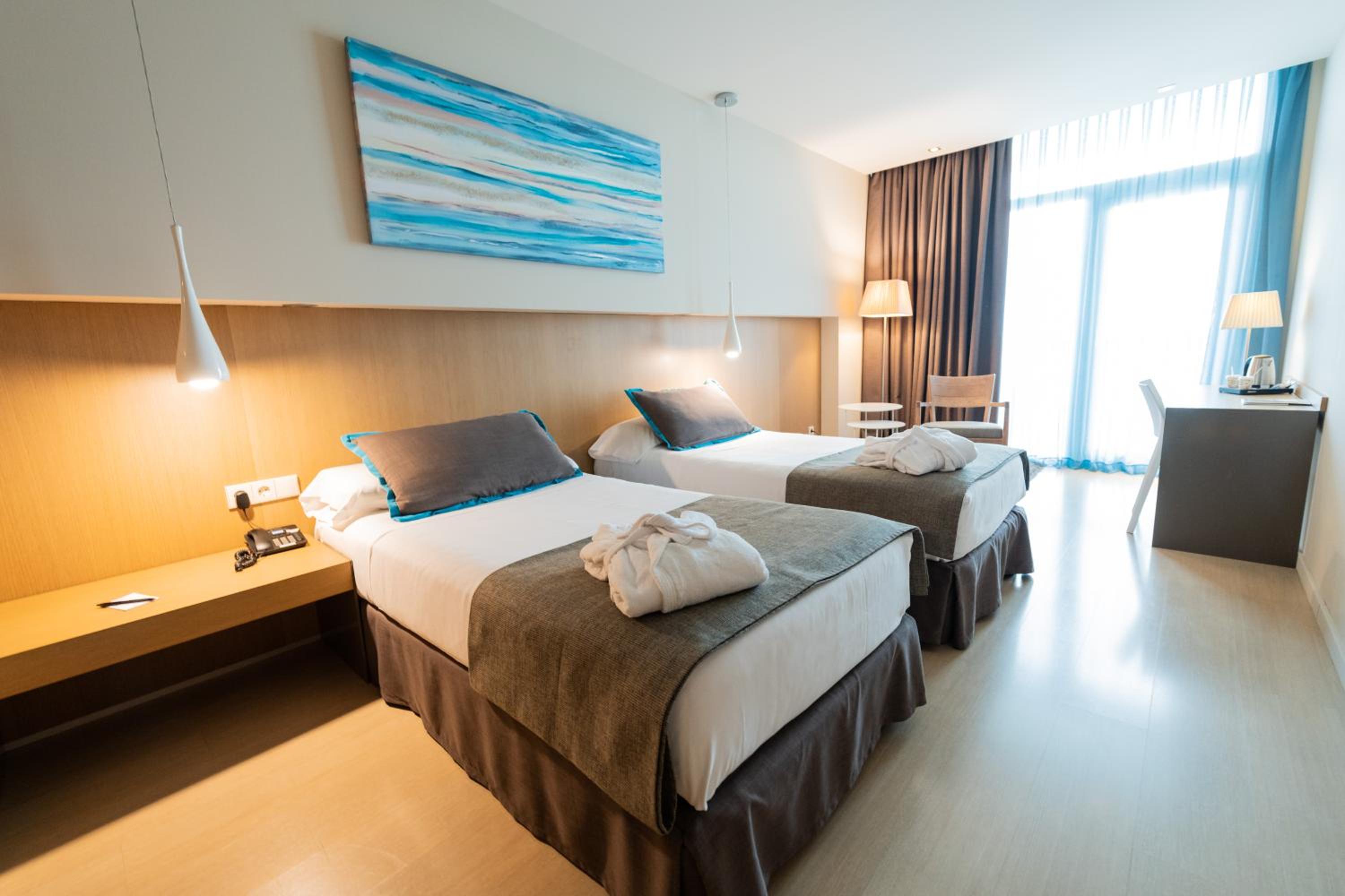 Double or Twin Room with Sea View