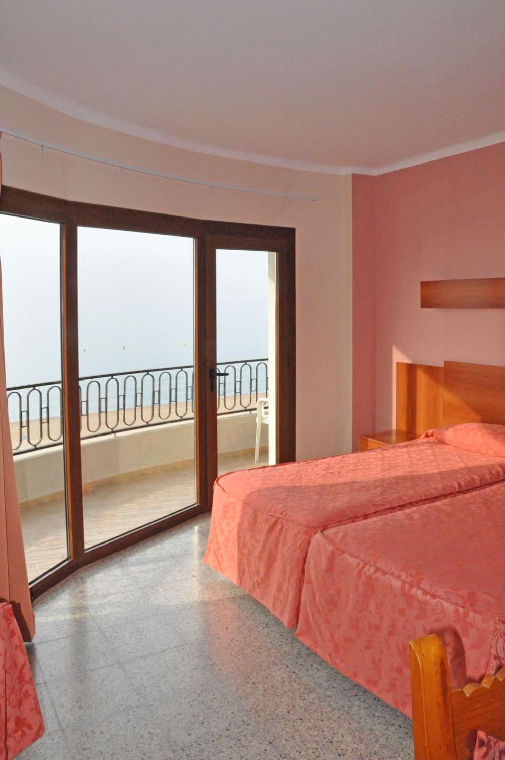 Double or Twin Room with Front Sea View